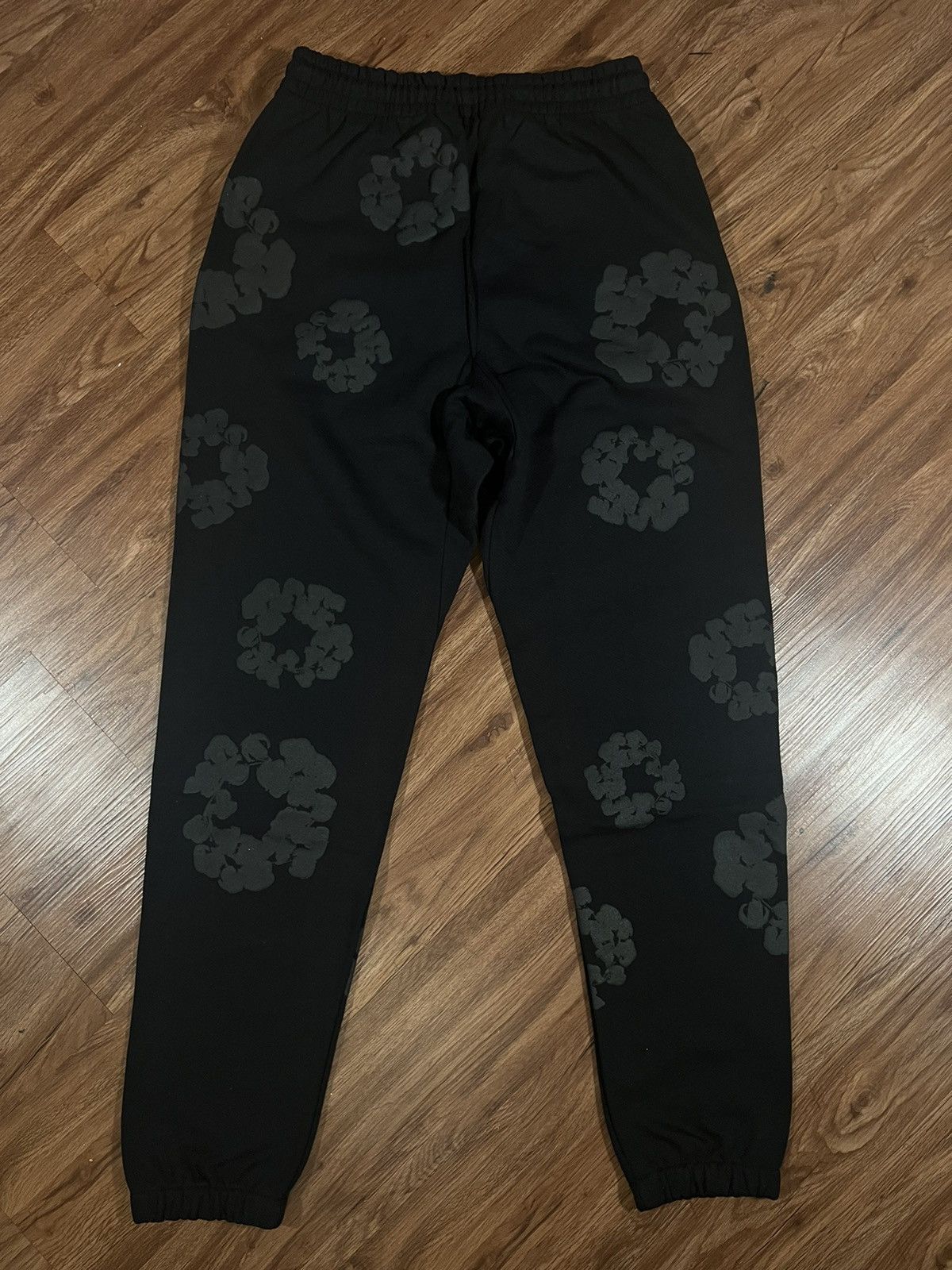 DENIM TEARS Denim Tears Cotton Wreath Sweatpants Sz L Size US 36 / EU 52 - 2 Thumbnail