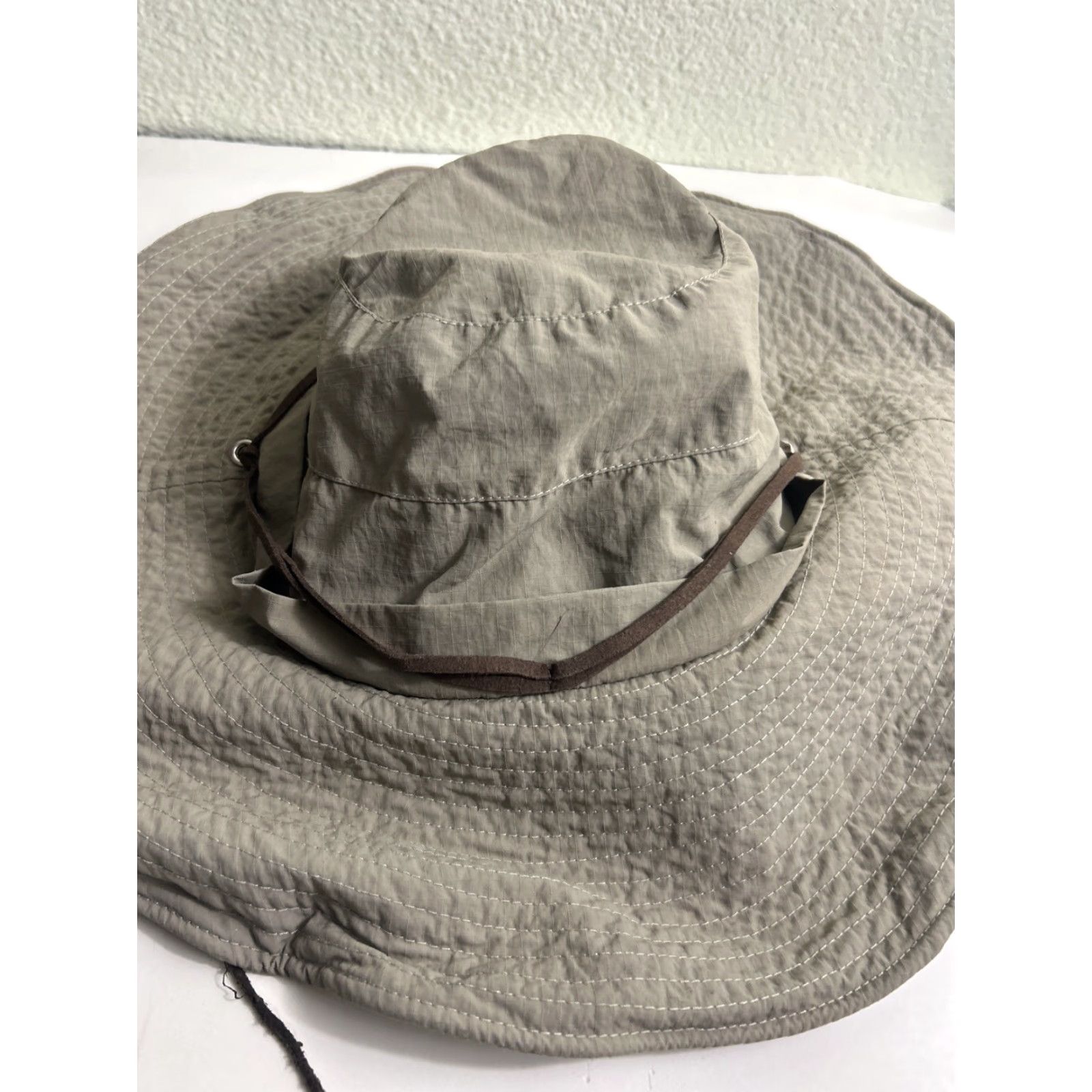 Vintage Sun Chic Sun Hat Chin Strap Womens One Size Beige Sun Hat Womens One Size Chin Strap Sun Chic Beige Hat Women Size ONE SIZE - 3 Thumbnail