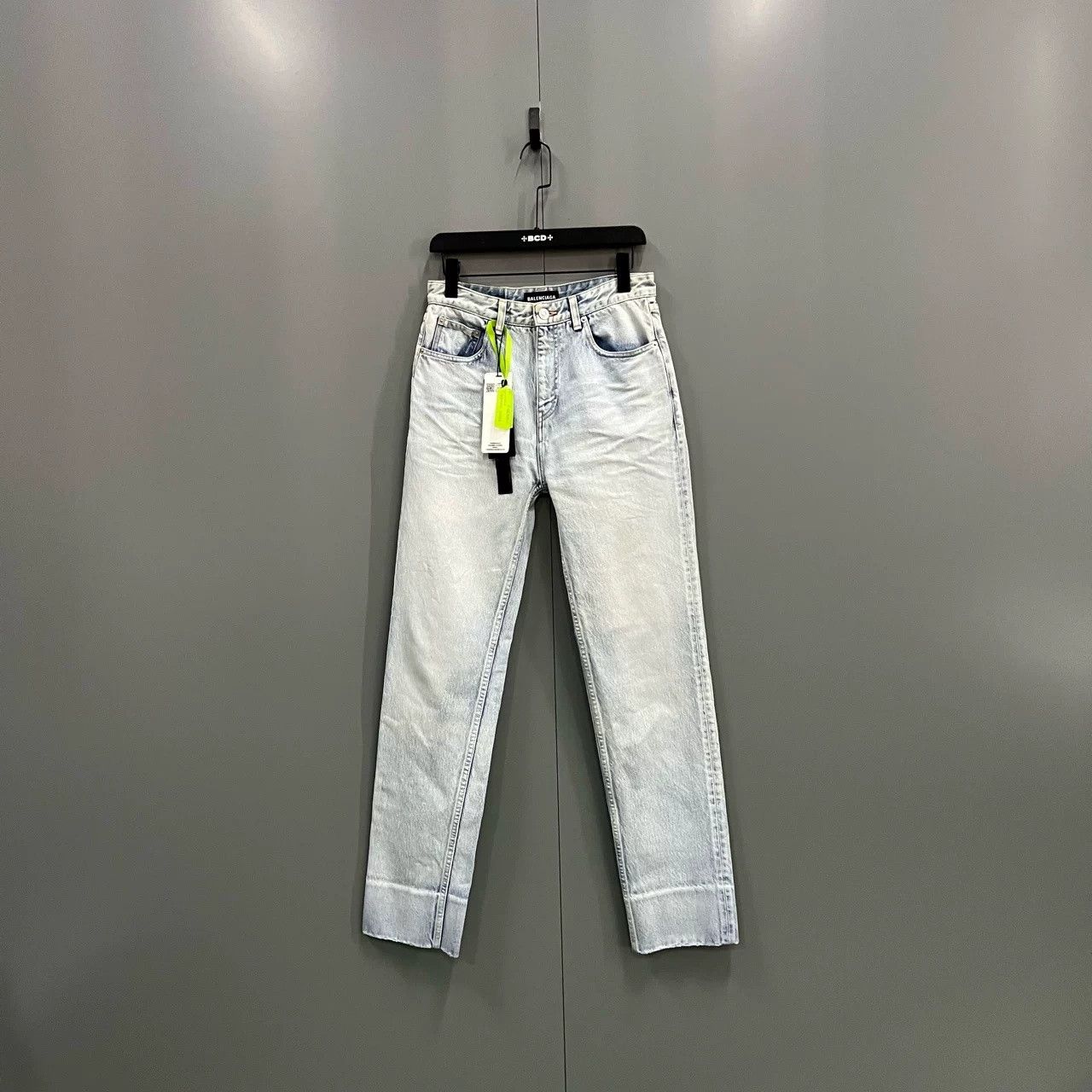 Balenciaga Balenciaga Bleached Washed Jeans 30 Size US 30 / EU 46 - 1 Thumbnail