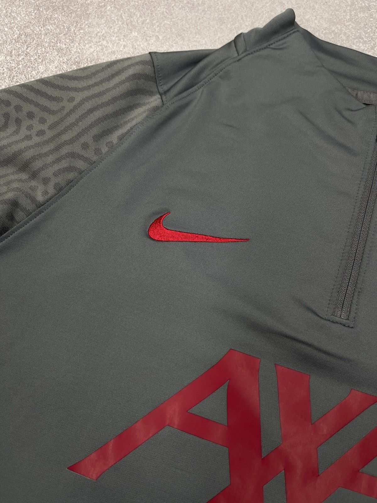 Nike Mens Nike Liverpool Soccer Longsleeve 1/4 Grey Football Size US XL / EU 56 / 4 - 5 Thumbnail