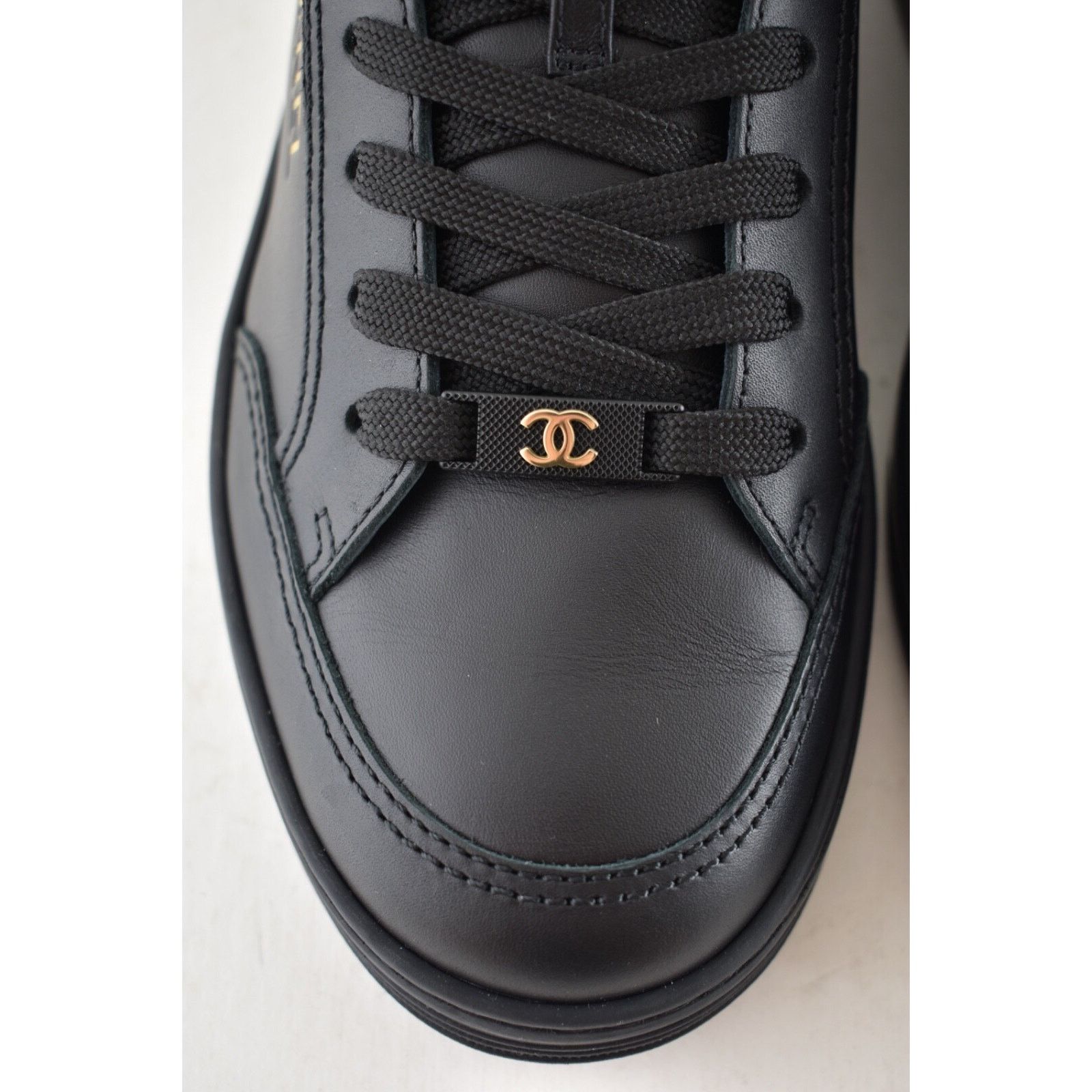 Chanel Chanel 23A Calfskin Leather CC Logo Flat Runner Sneaker 38 Size US 8 / IT 38 - 7 Thumbnail