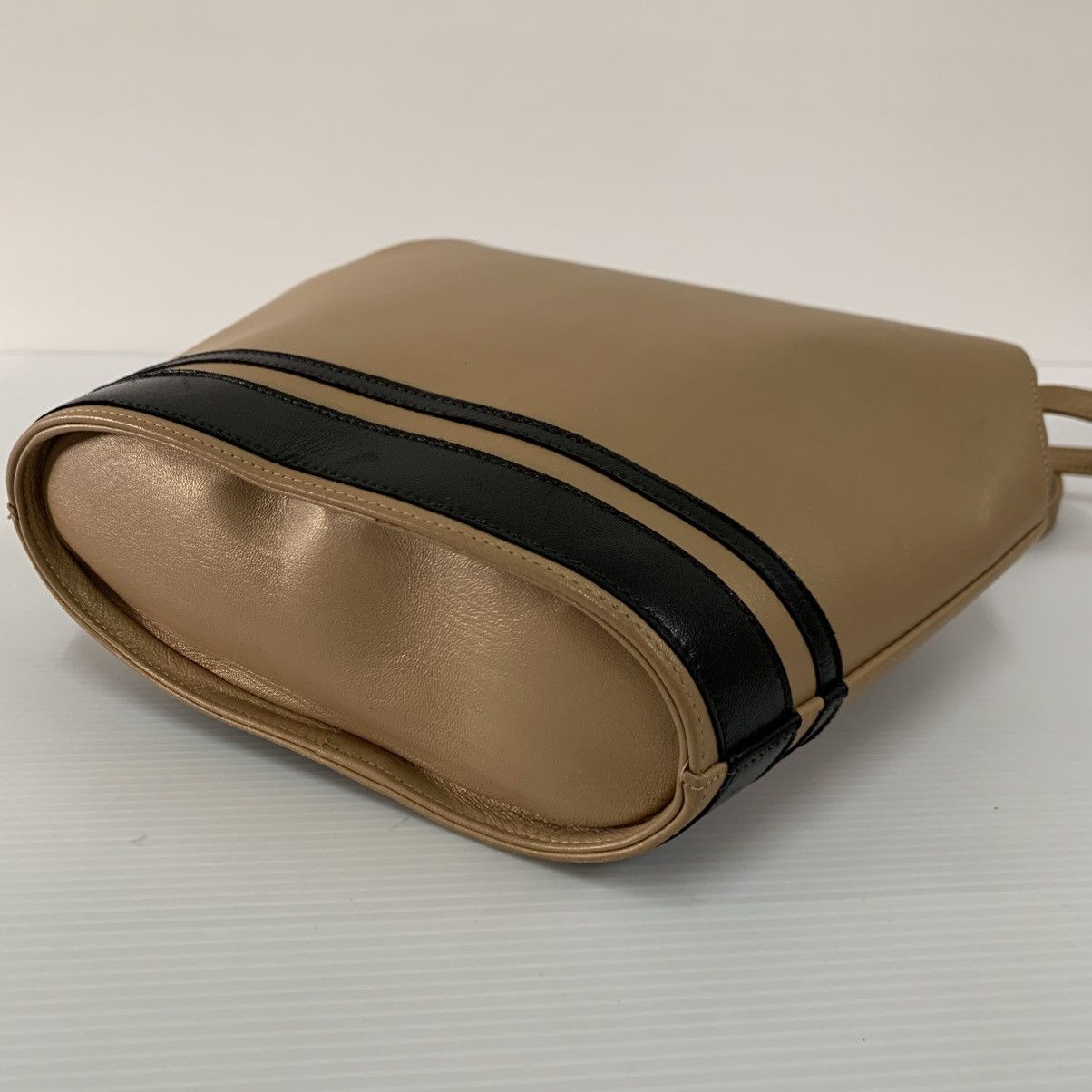 Charles Jourdan Charles Jourdan Leather Slingbag Size ONE SIZE - 6 Thumbnail