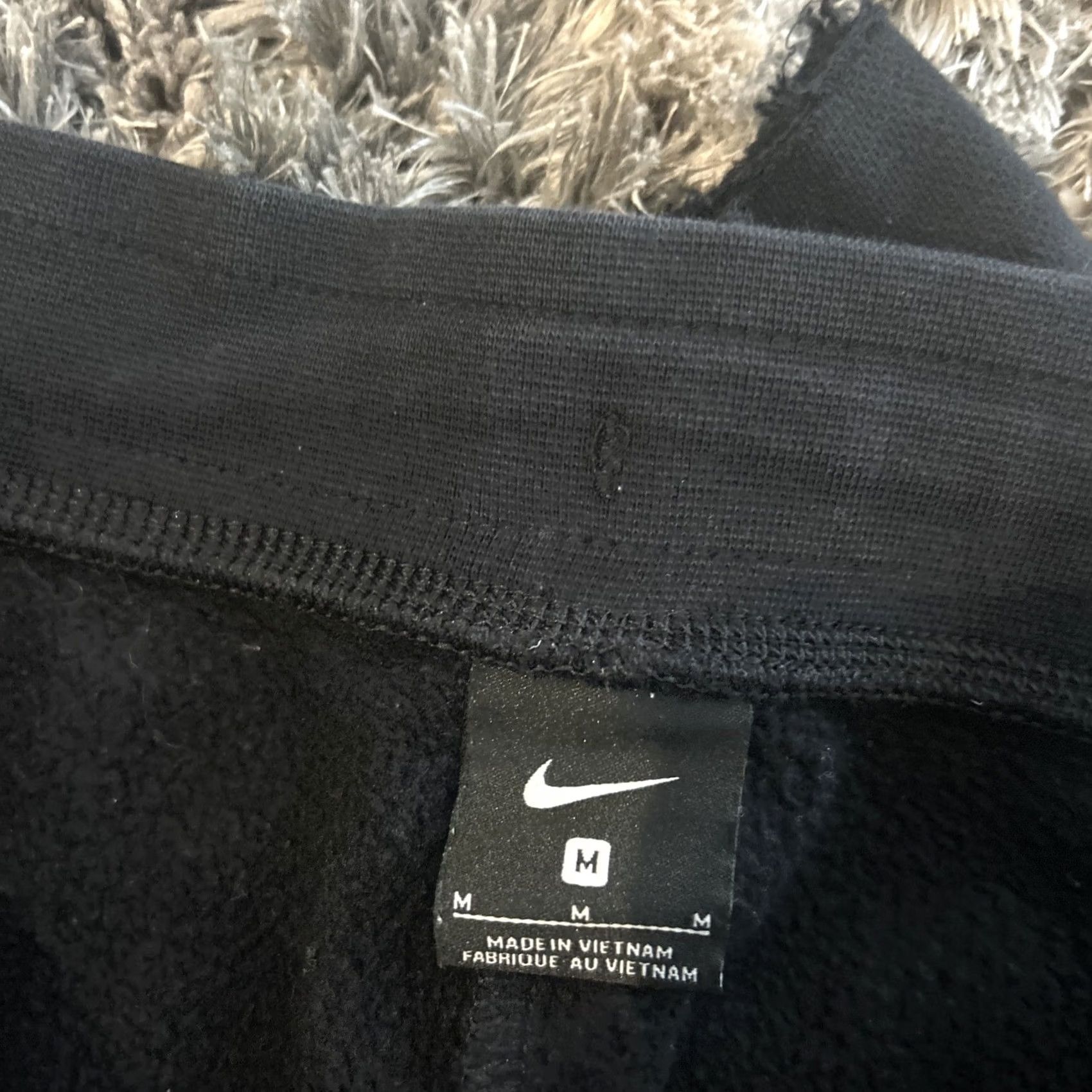 Nike Nike Cropped Pants Shorts Women’s Size M Medium Black Athletic Embroidered Size 32" / US 10 / IT 46 - 4 Thumbnail