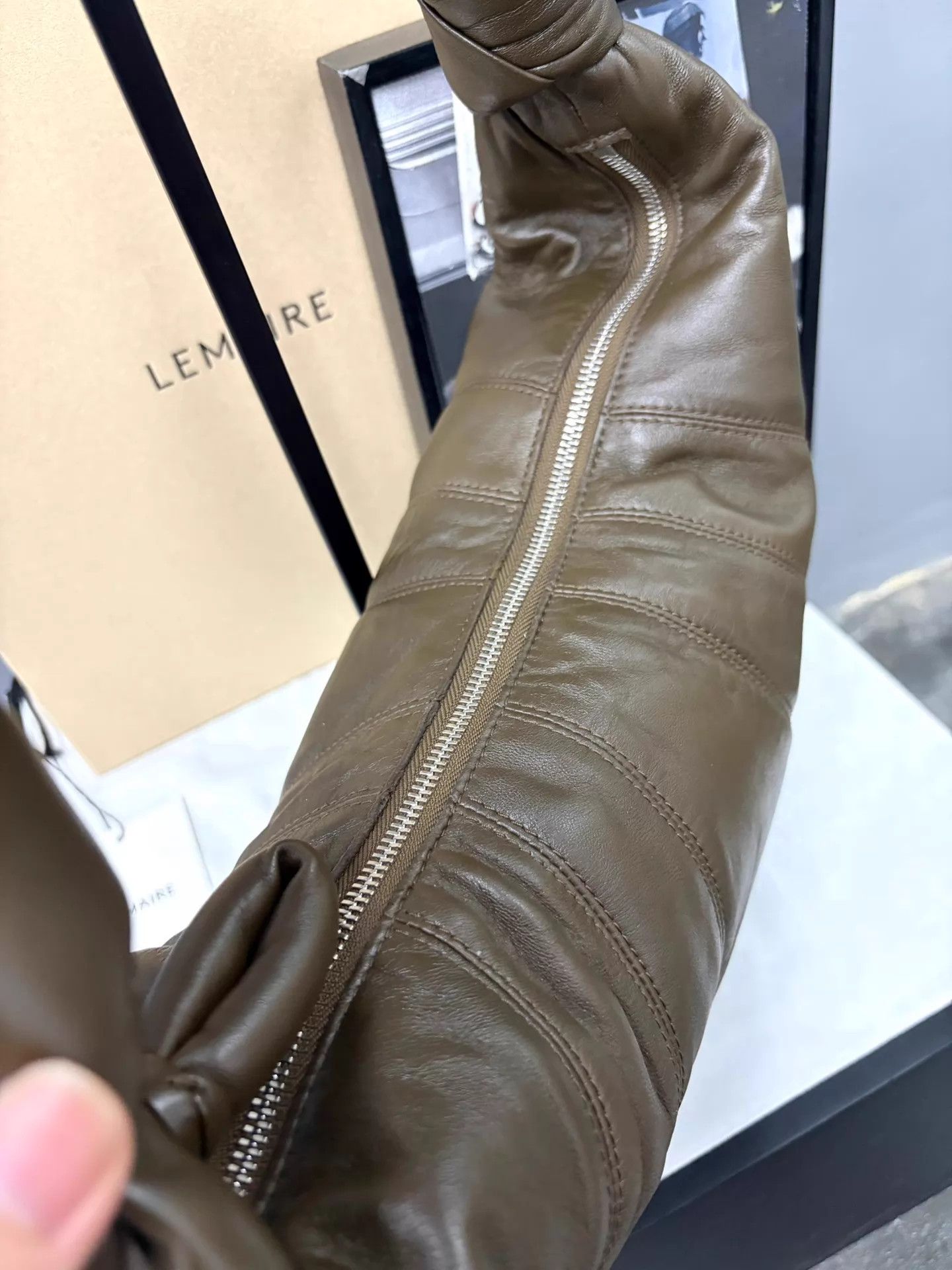Lemaire Lemaire Croissant Nappa Lambskin Hobo Deep Tobacco Size ONE SIZE - 8 Thumbnail