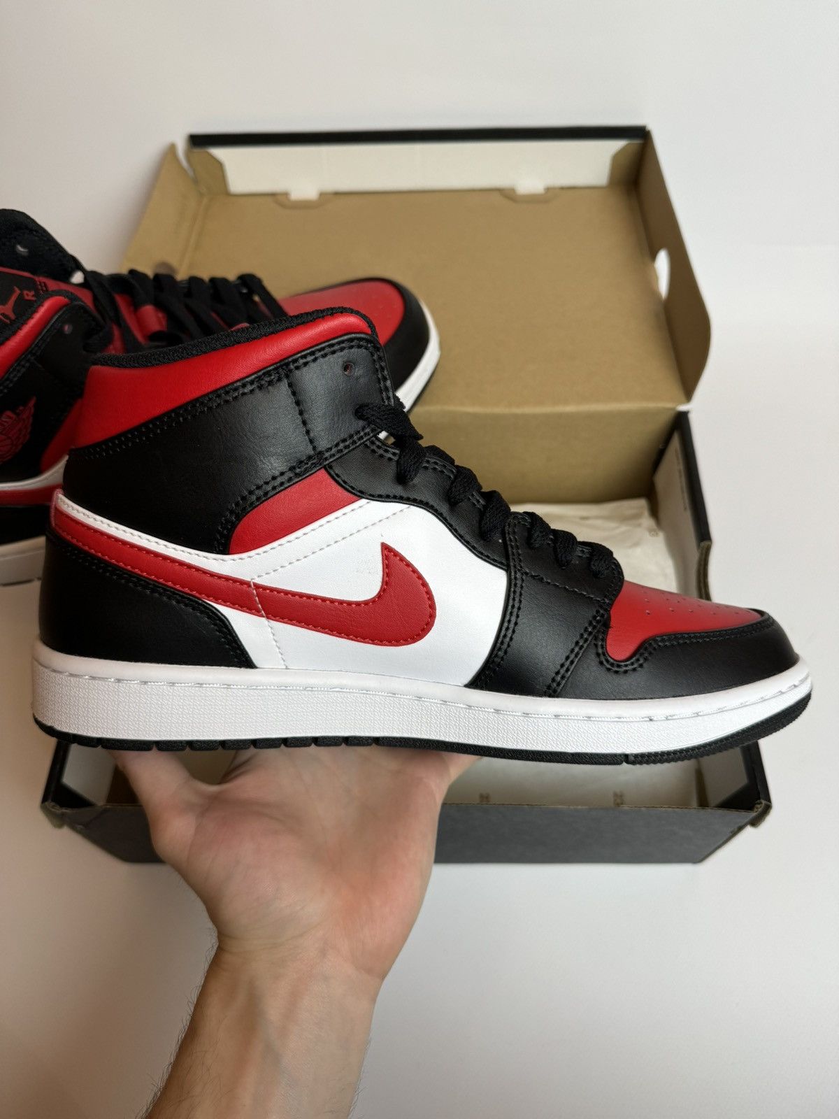 Jordan Brand × Nike New Original Nike Air Jordan 1 Mid 554724 079 Size US 9 / EU 42 - 2 Thumbnail
