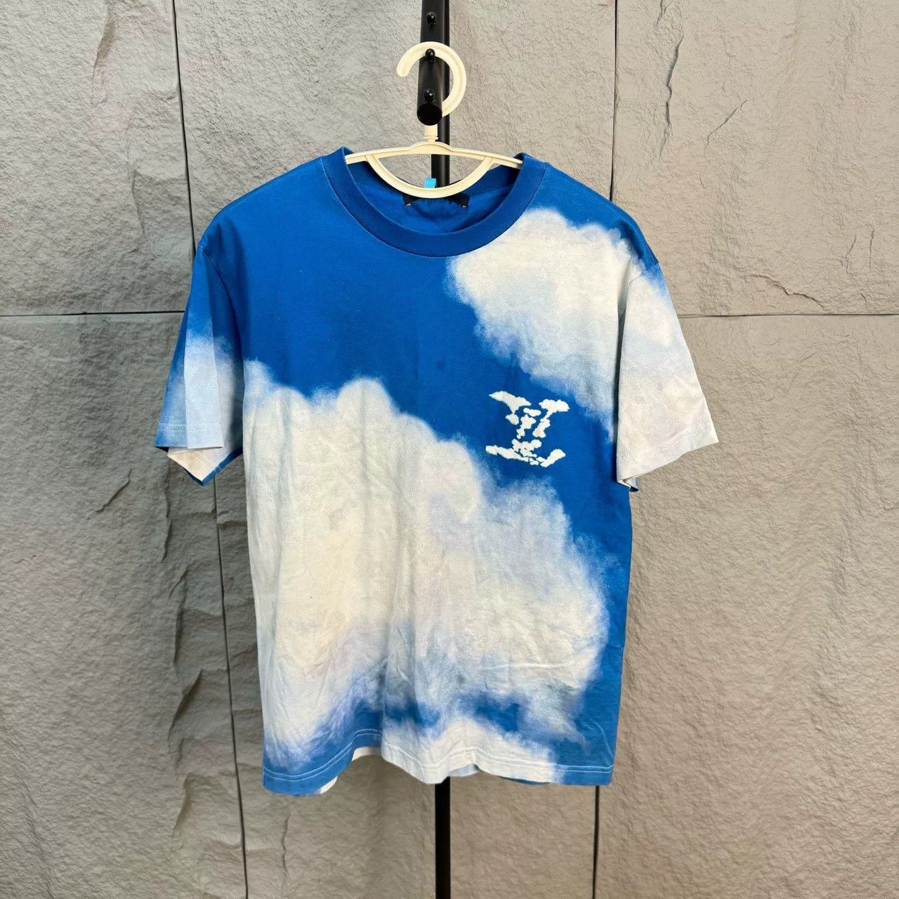 Louis Vuitton Louis Vuitton Blue Cloud Short Sleeve Tee Size US S / EU 44-46 / 1 - 1 Thumbnail