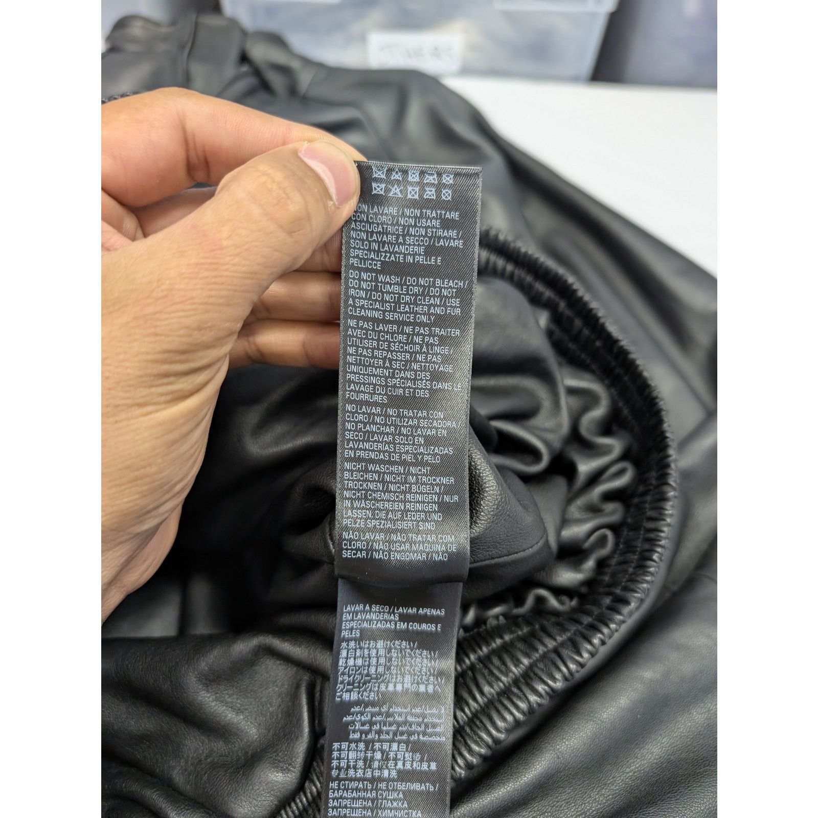 Balenciaga o1rshd1 Leather Down Jacket in Black Size US L / EU 52-54 / 3 - 15 Thumbnail