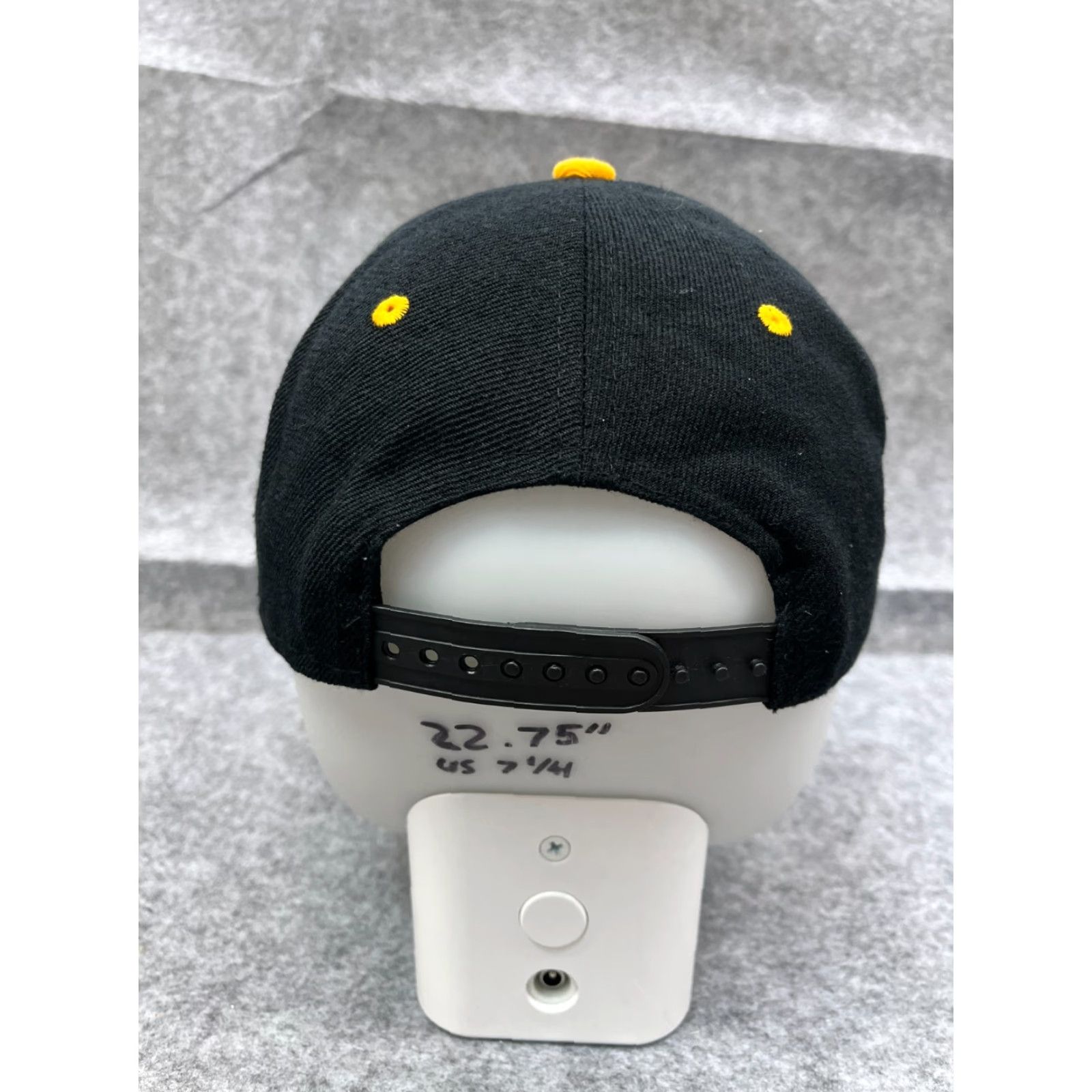 Vintage Young & Reckless Hat Cap Snap Back Adult One Size Black Yellow Acrylic Wool Size ONE SIZE - 6 Thumbnail