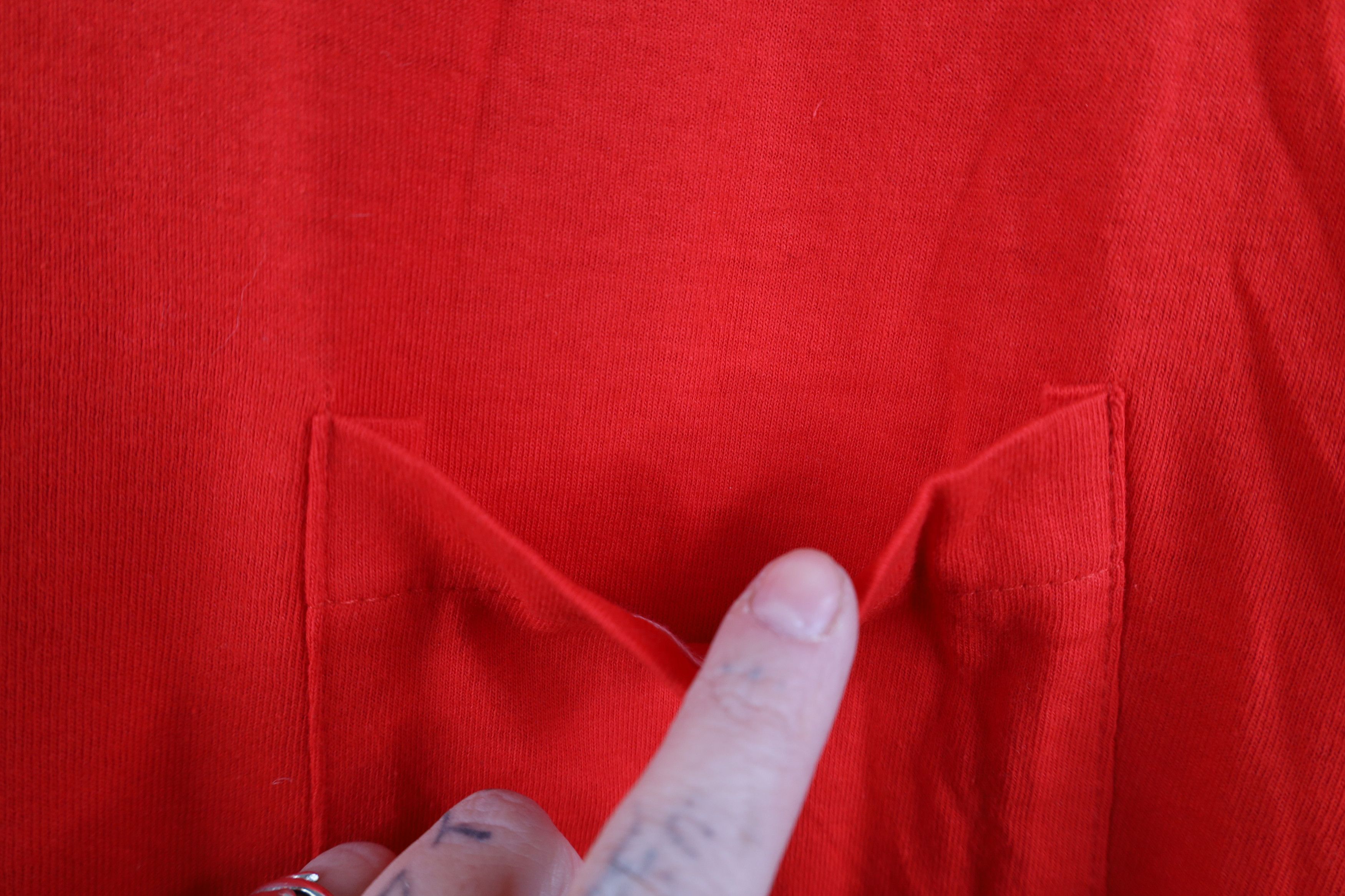 Vintage Vintage 90s Streetwear Short Sleeve T-Shirt Red Pocket USA Size US L / EU 52-54 / 3 - 4 Thumbnail