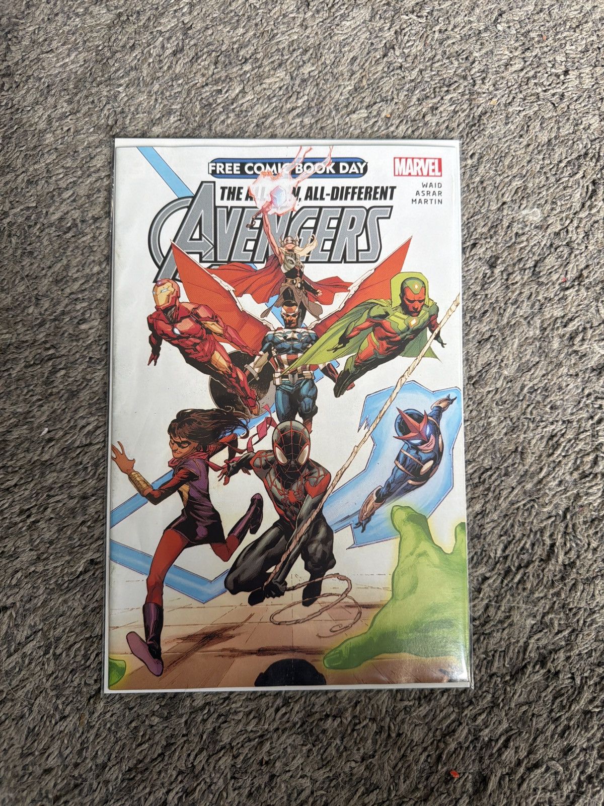 Marvel Comics 2015 Marvel Comics Free Comic Book Day (Avengers) #1 Comic Size ONE SIZE - 1 Thumbnail