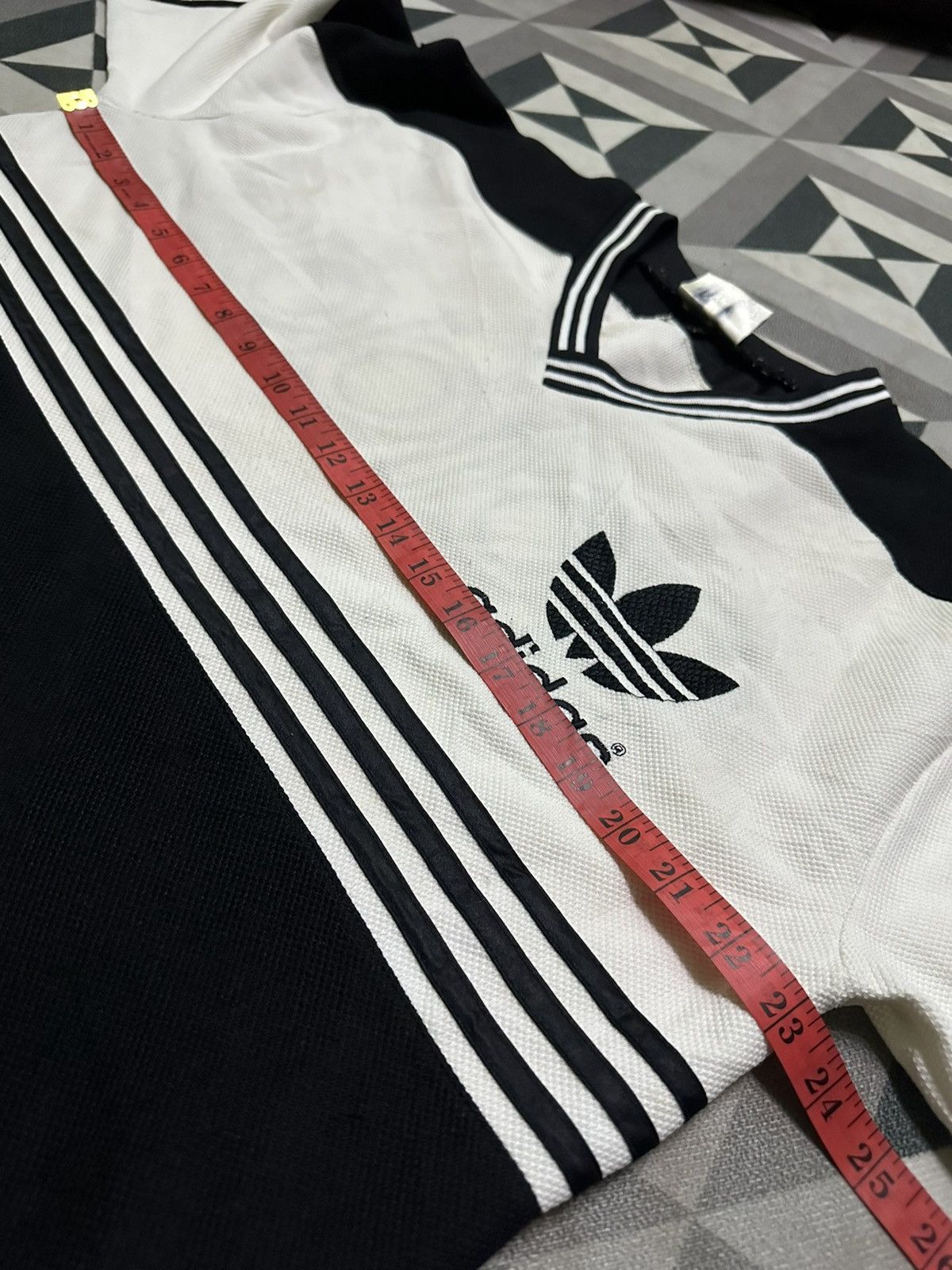 Vintage Vintage 90s Adidas big logo rap tee Size US M / EU 48-50 / 2 - 11 Thumbnail