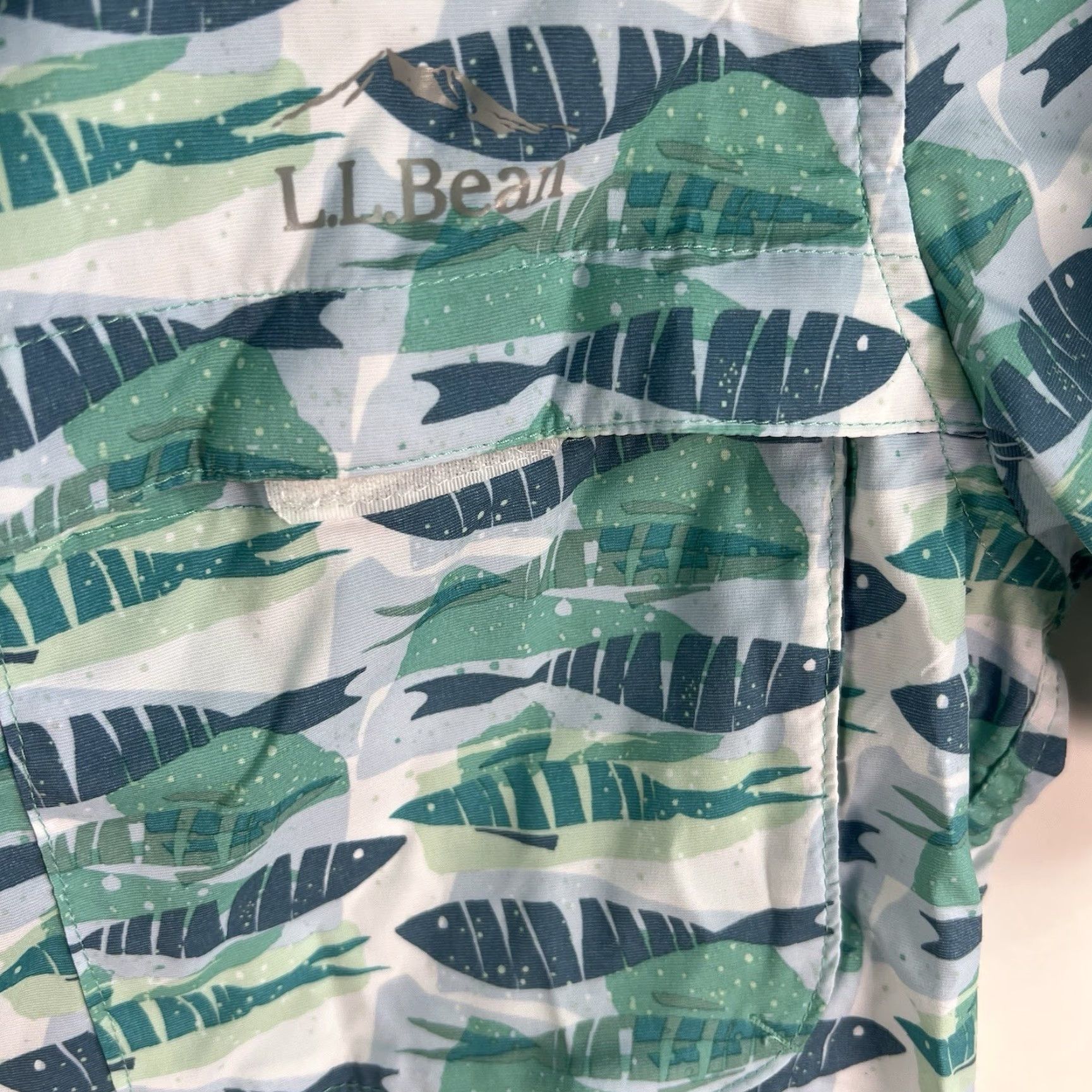 Vintage VINTAGE L.L. Bean Tropicwear Fish Print Button Up Shirt SunSmart UPF 50 Men's Small Size US S / EU 44-46 / 1 - 4 Thumbnail