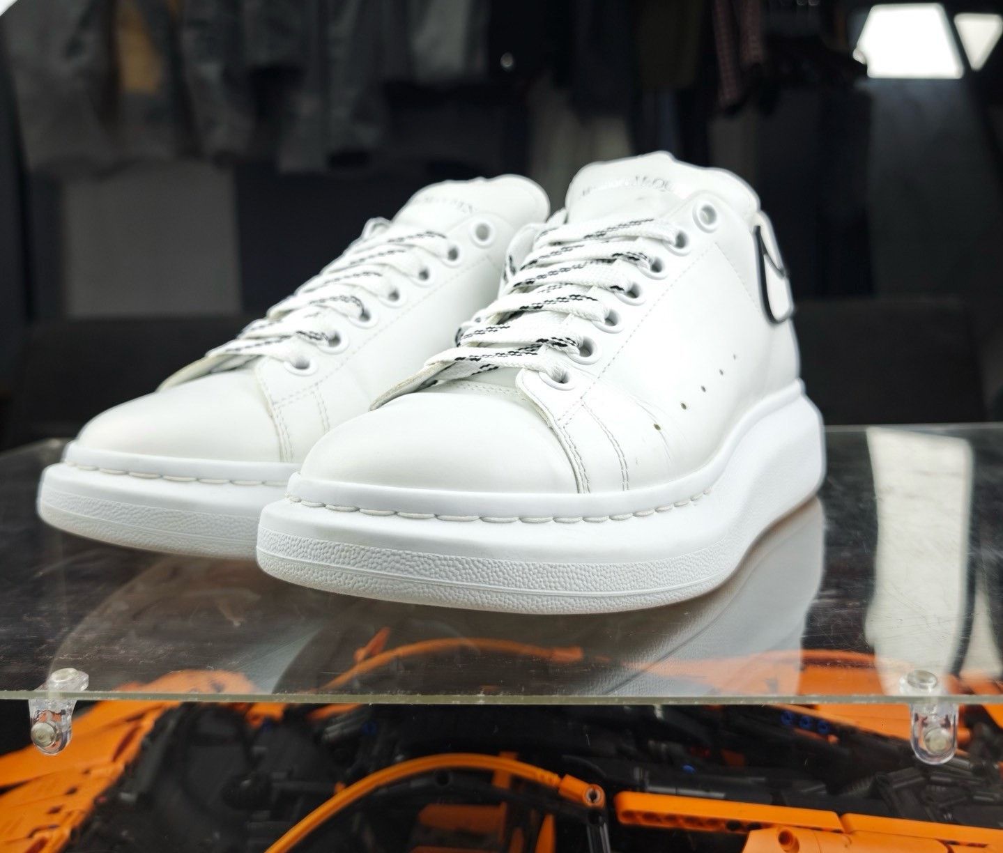 Alexander McQueen Alexander McQueen Black Lowtop Sneakers 8.5 Men Size US 8.5 / EU 41-42 - 1 Thumbnail
