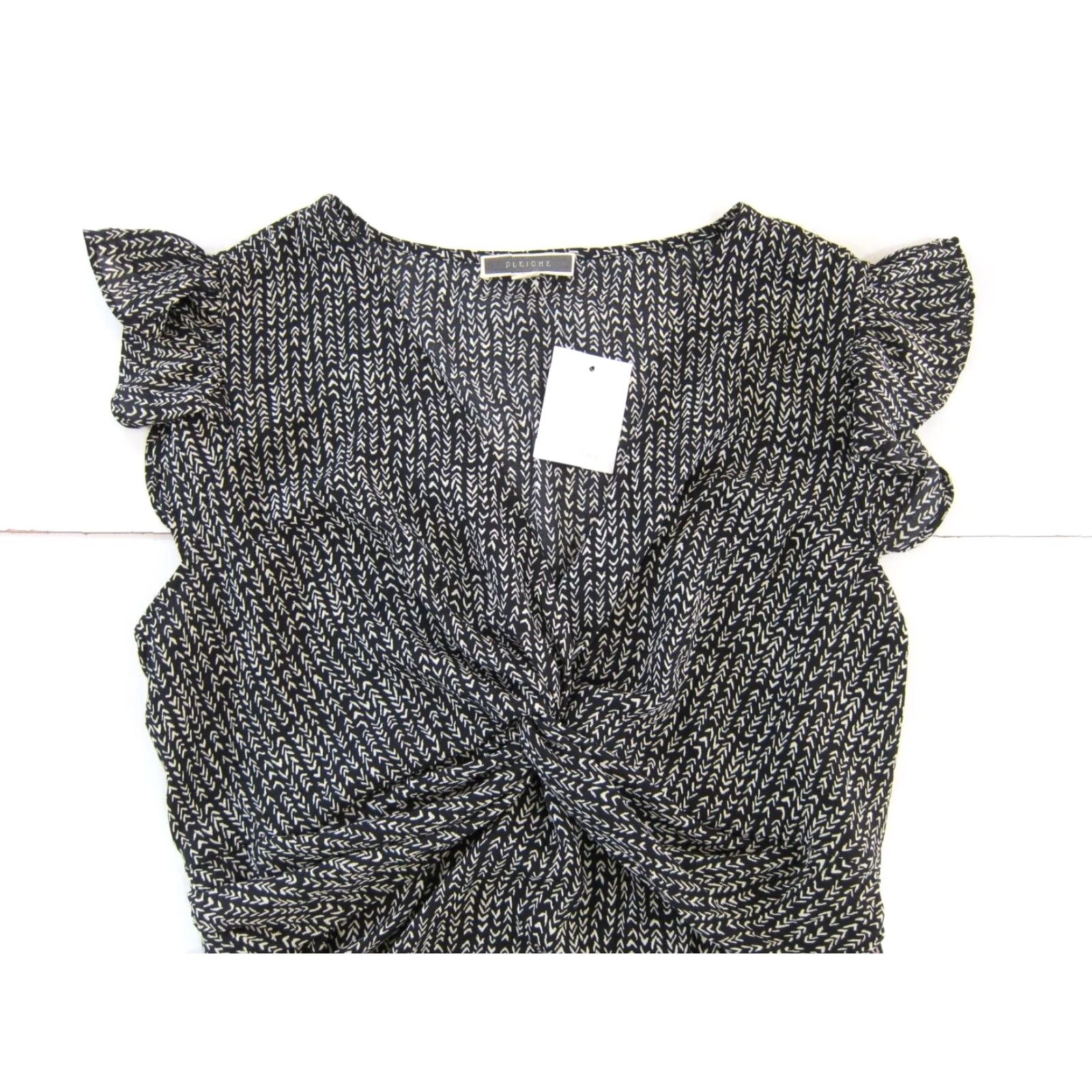 Vintage Pleione Blouse NWT Black S V-Neck Short Sleeve Tunic Twists Peasant Silky Ivory Size S / US 4 / IT 40 - 3 Thumbnail