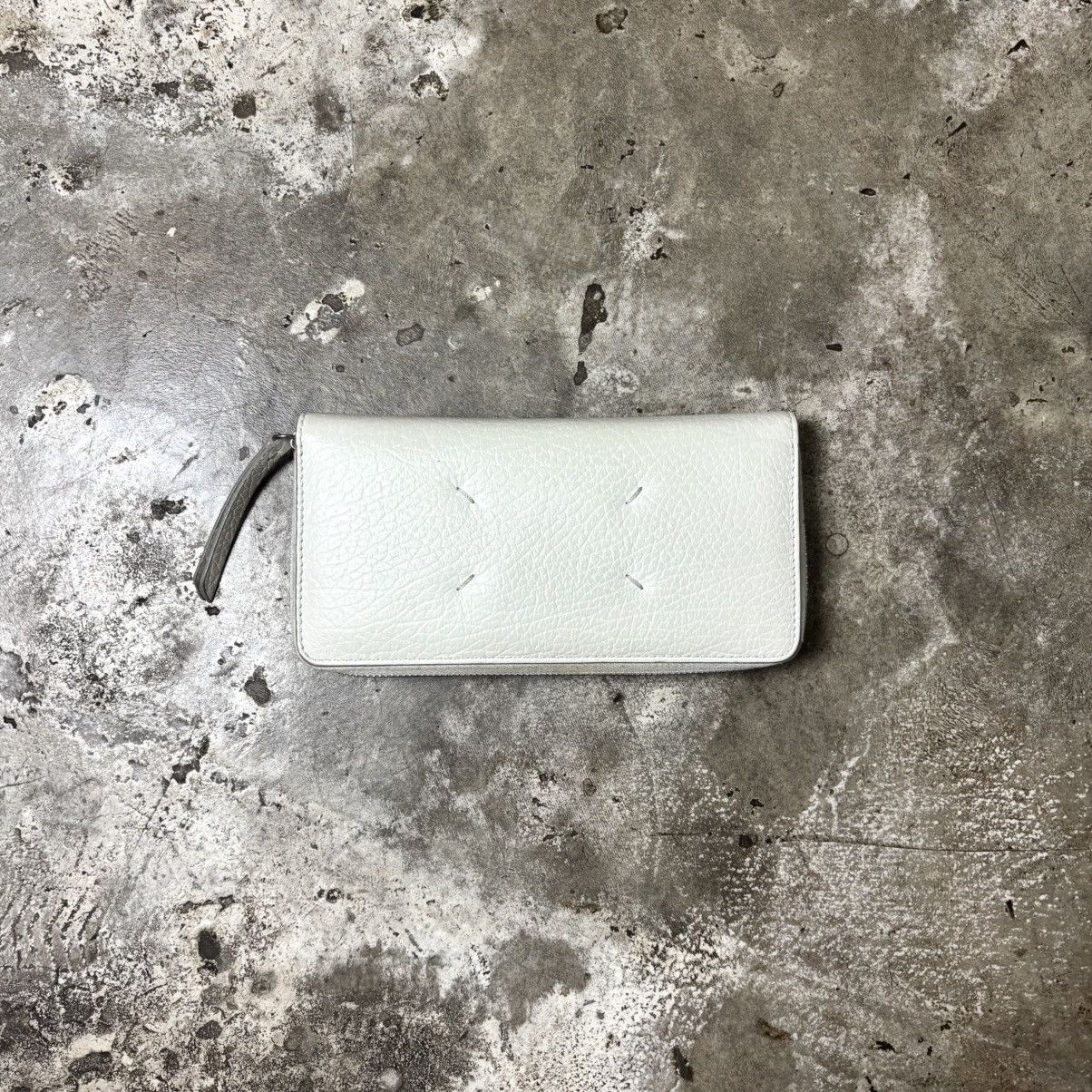maison margiela cigarette case MM6 White - Brand New section wallet features a zipped coin purse and slots for cards and notes MAISON MARGIELA = SOLD