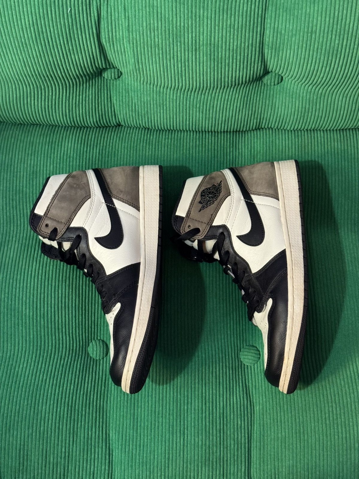 Nike 📍Rare📍Nike Air Jordan 1 High "Mocha" Shoes Size US 9.5 / EU 42-43 - 6 Thumbnail