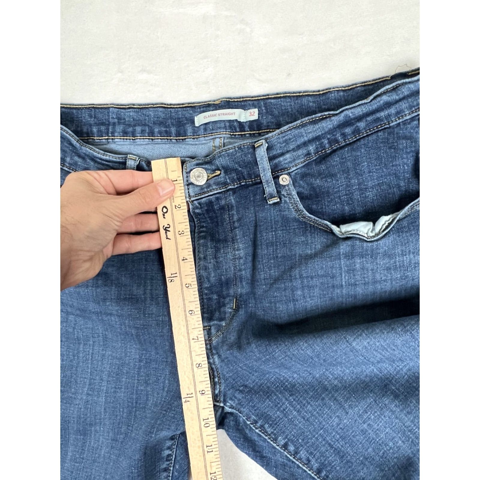 Levi's Levi's Jeans Women's 14 32x28 Blue Classic Straight Medium Wash Denim Pants Pocket zI pocks Size 36" / US 14 / IT 50 - 4 Thumbnail