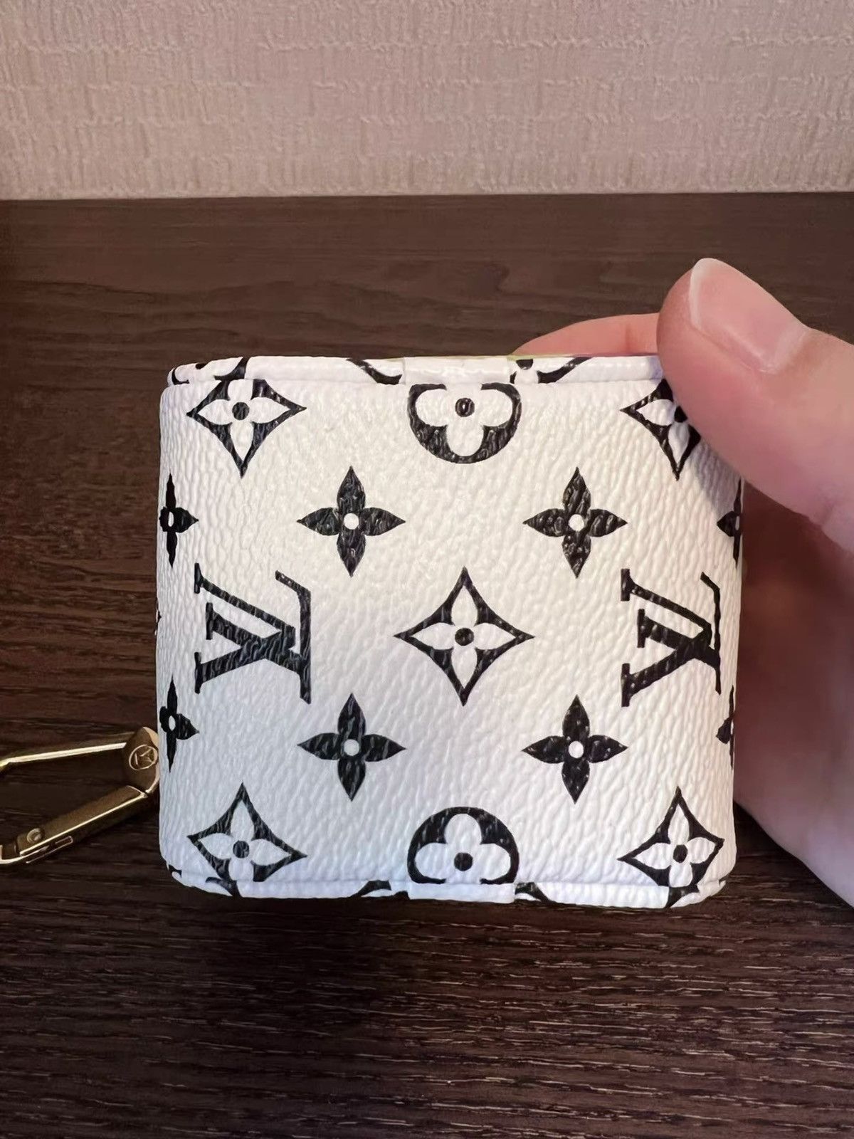 Louis Vuitton Louis Vuitton Monogram Giant Cube coin pouch bag Size ONE SIZE - 3 Thumbnail