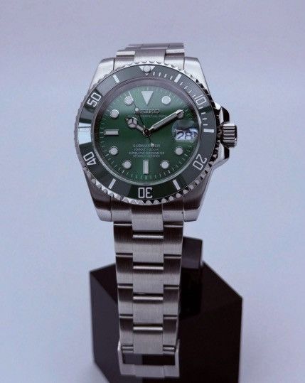 Japanese Brand Seiko Mod Submariner Date Hulk Green Oyster Steel Watch NH35 Size ONE SIZE - 1 Thumbnail