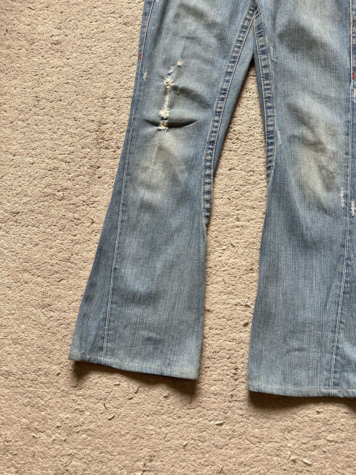 True Religion 2000s True Religion Distressed Flare Jeans Size US 30 / EU 46 - 2 Thumbnail