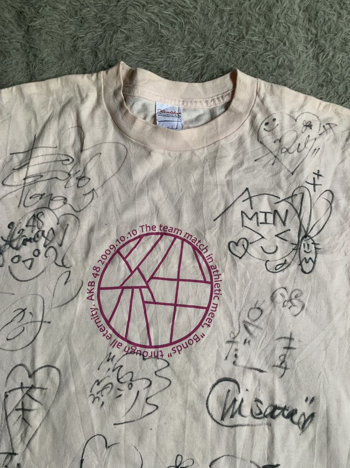 Japanese Brand Very Rare Akb48 2009 Full Sign Member Japan Idol Band Tee Size US M / EU 48-50 / 2 - 2 Thumbnail