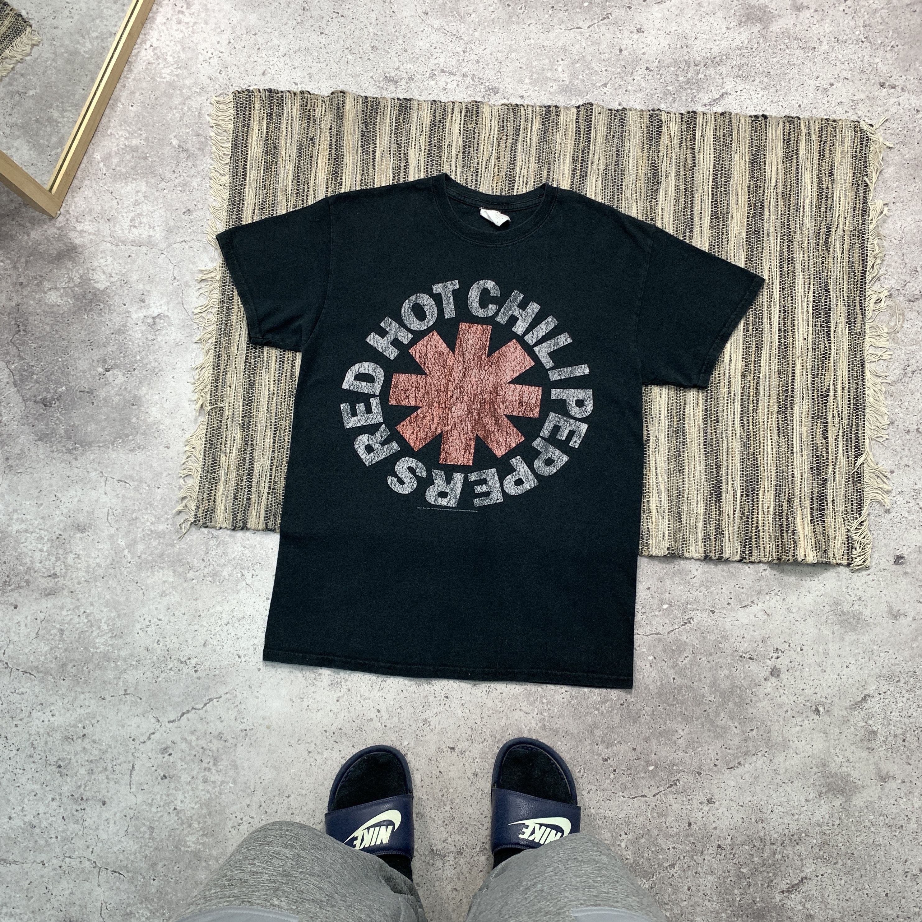 Vintage Vintage Red Hot Chilli Peppers RHCP Graphic Black Tee Shirt Size US M / EU 48-50 / 2 - 1 Thumbnail