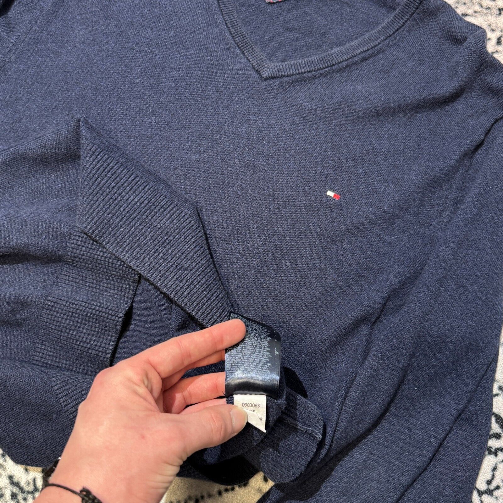 Tommy Hilfiger × Vintage Vintage Tommy Hilfiger Navy Blue Cotton Crewneck Size L Size US L / EU 52-54 / 3 - 10 Thumbnail