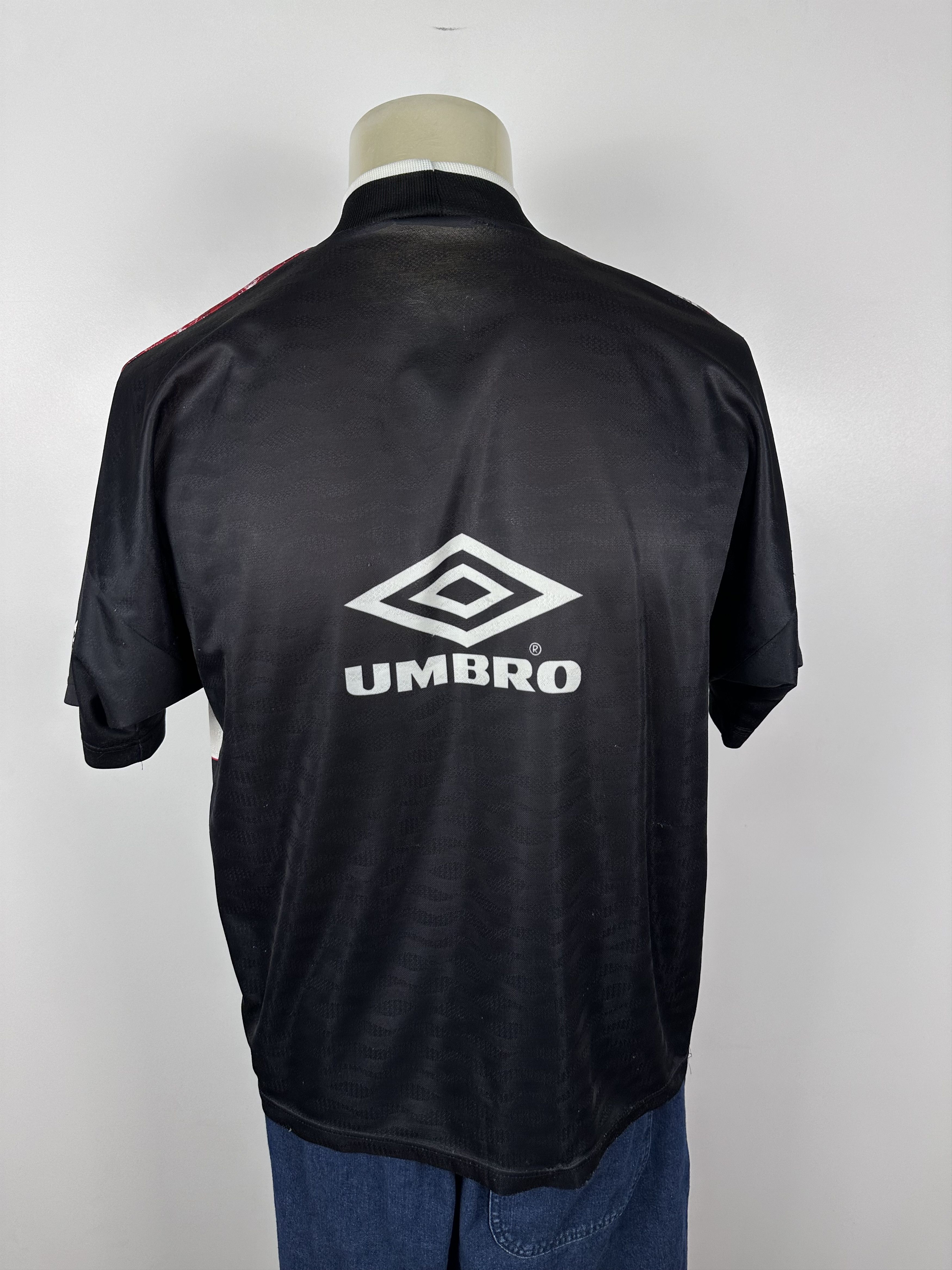 Umbro × Vintage VINTAGE UMBRO FOOTBALL SHIRT SOCCER JERSEY MENS SIZE S Size US S / EU 44-46 / 1 - 6 Thumbnail