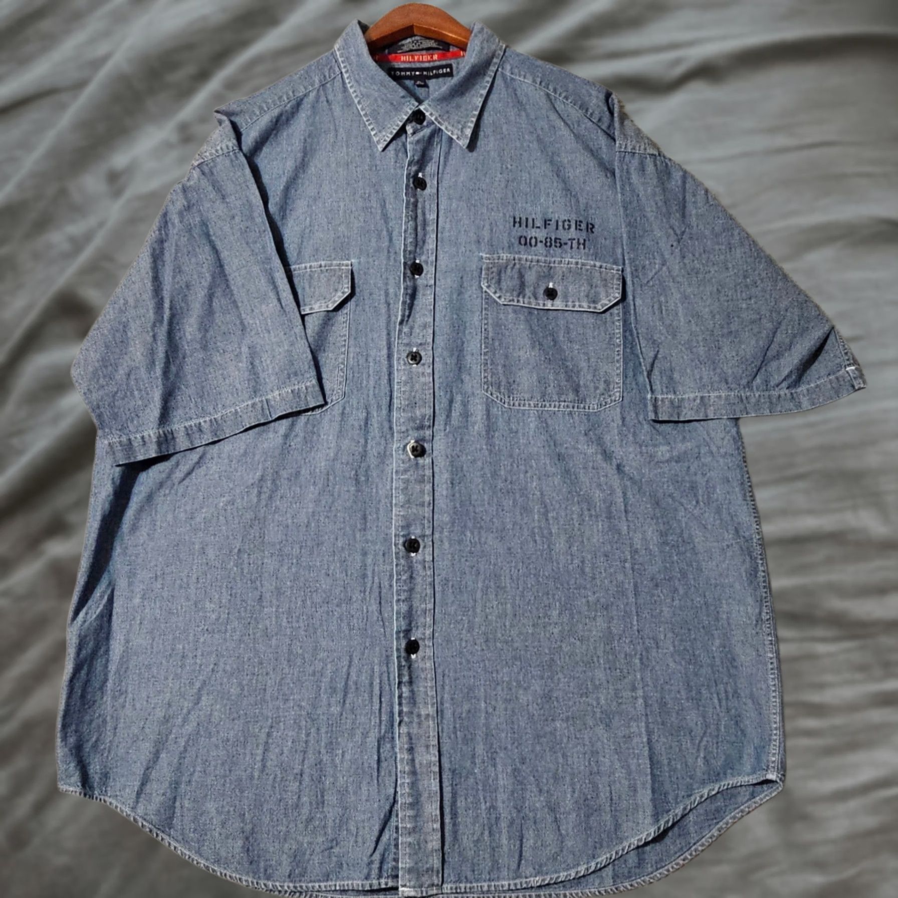 Tommy Hilfiger VINTAGE Tommy Hilfiger Shirt XL Men's 1990s Denim Chambray Grunge Spellout Size US XL / EU 56 / 4 - 1 Thumbnail