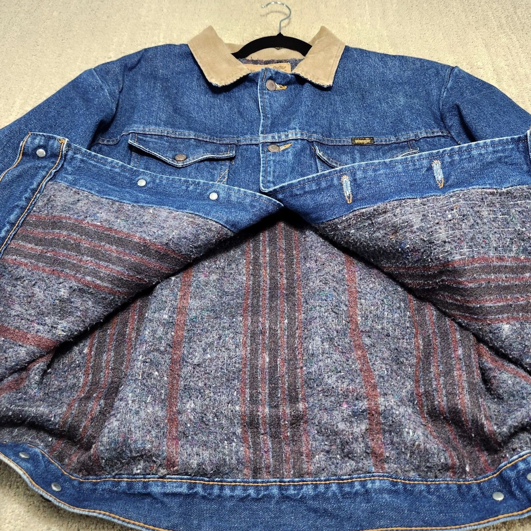 Wrangler VINTAGE Wrangler Denim Trucker Jacket Men 46 Denim Jacket Blue 80s USA Western Rodeo Lined Cardigan Bomber Style Jacket Mens Size 46 Size US S / EU 44-46 / 1 - 2 Thumbnail