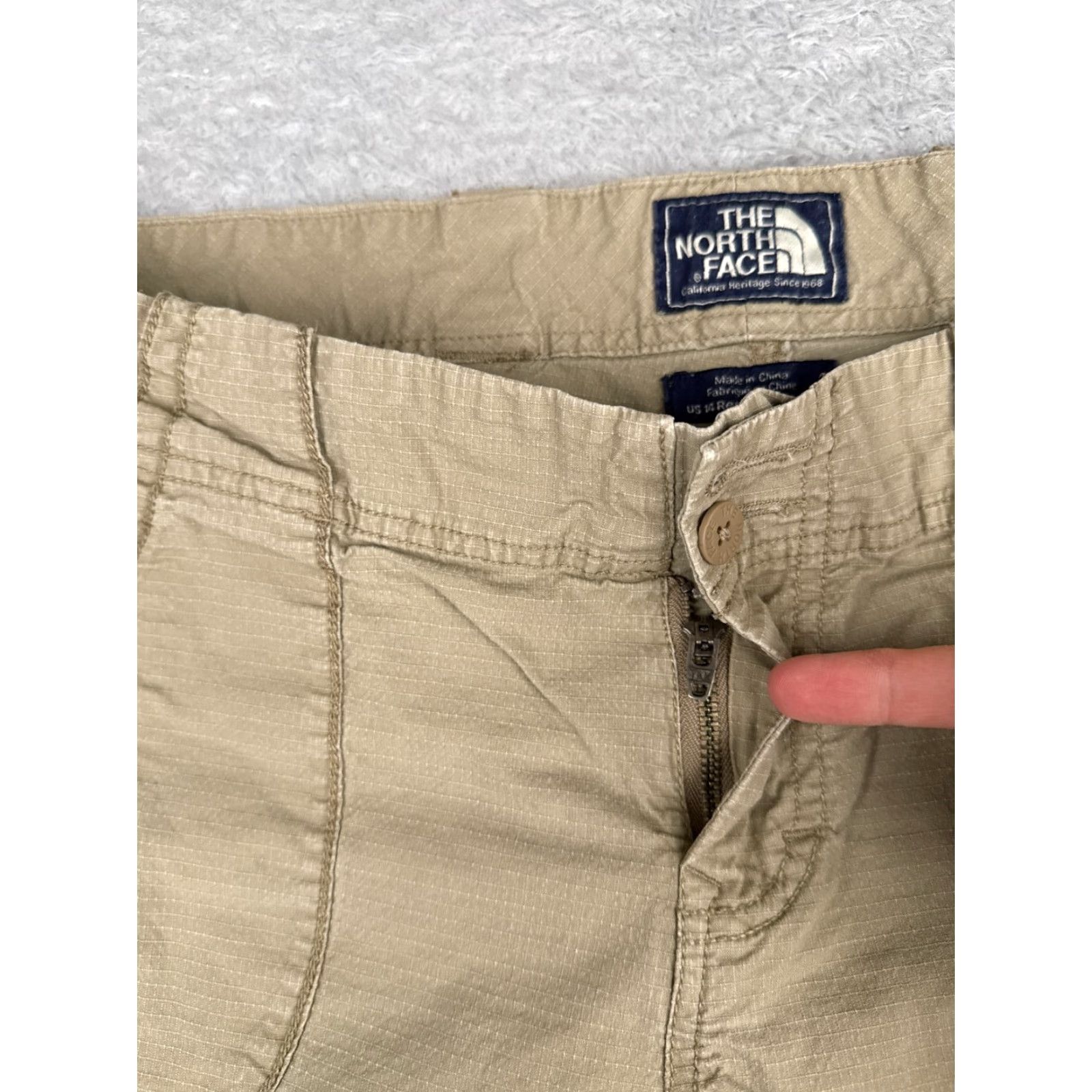 Vintage VINTAGE Columbia Shorts Womens 14 Beige Cargo Denim 35in Waist 5in Inseam Elastic Waist Regular Fit Outdoor, Beach, Hiking Womens Size 36" / US 14 / IT 50 - 6 Thumbnail
