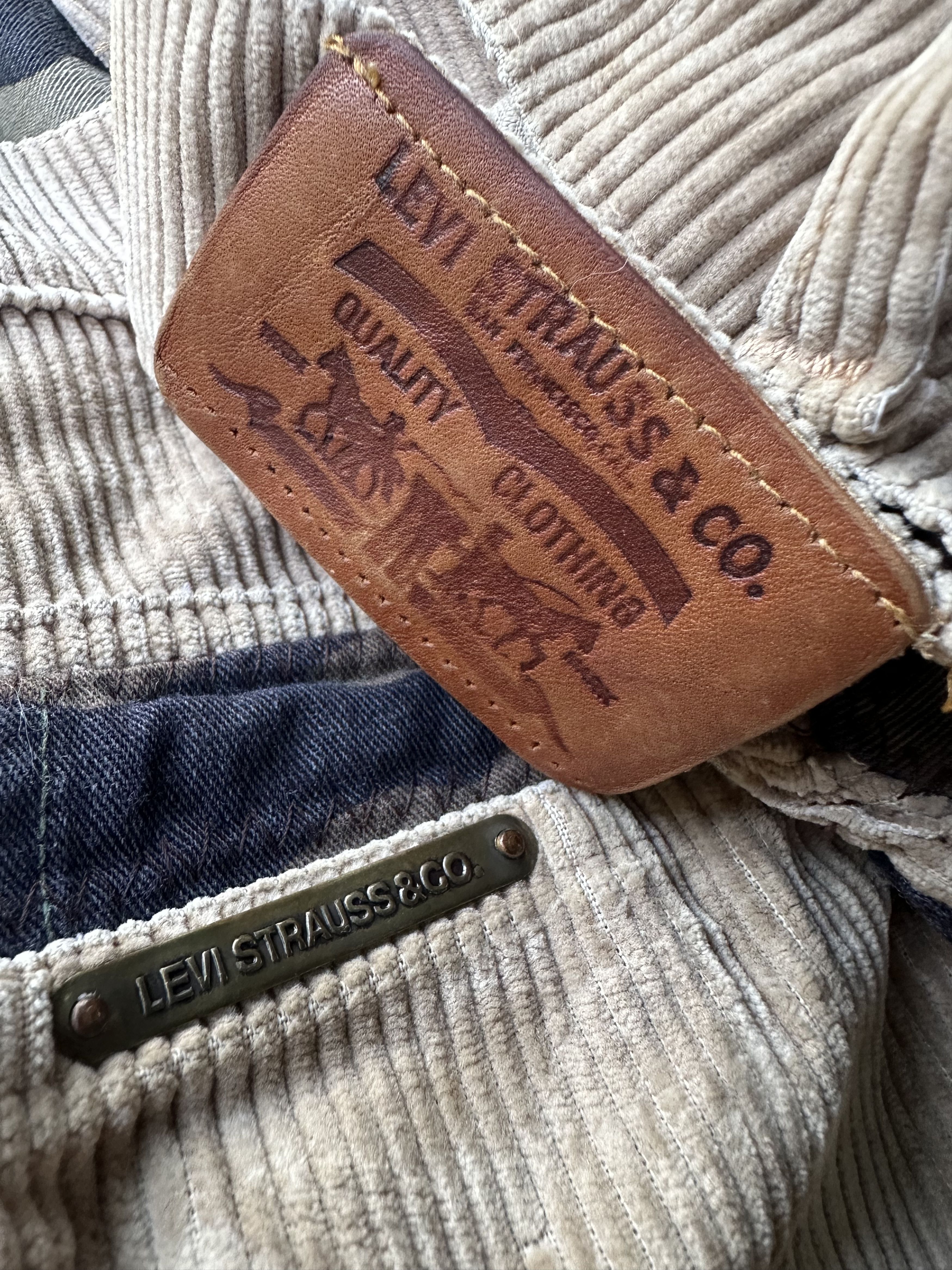 Levi's Vintage Levis 80s No 10 Reconstructed Woodland Camo Curduroy Size US 29 - 22 Thumbnail