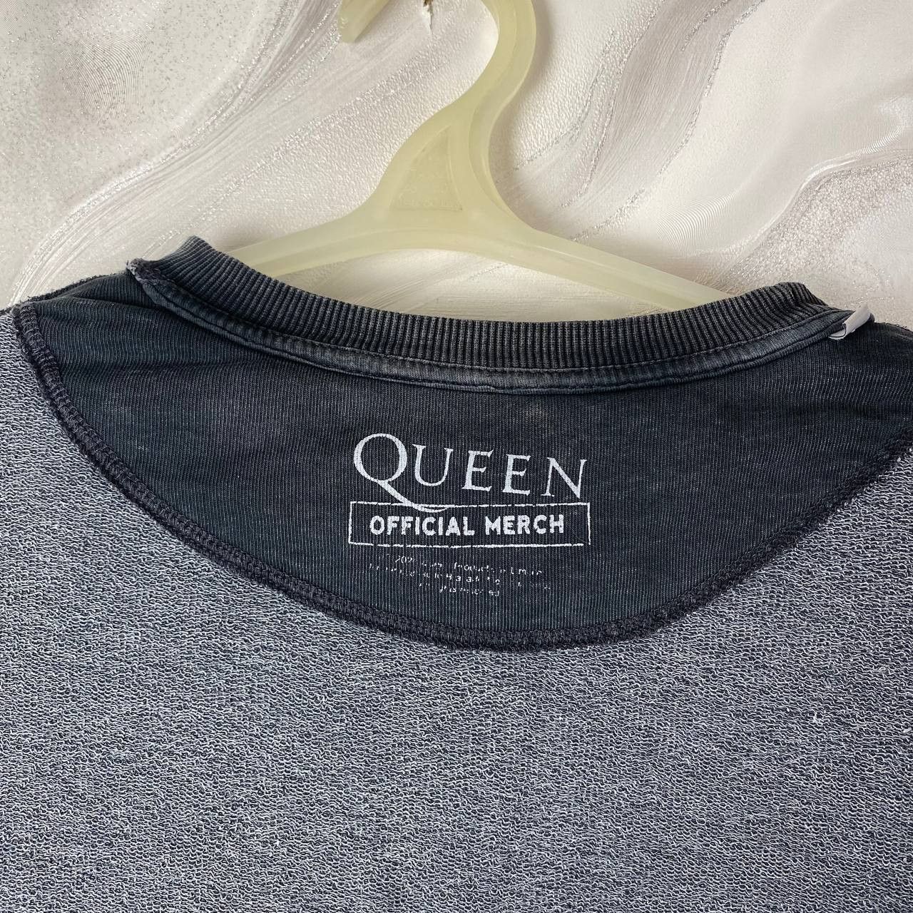 Other QUEEN MEN'S UNIsex GRAY PULLOVER SWEATSHIRT SIZE M Size US M / EU 48-50 / 2 - 8 Thumbnail