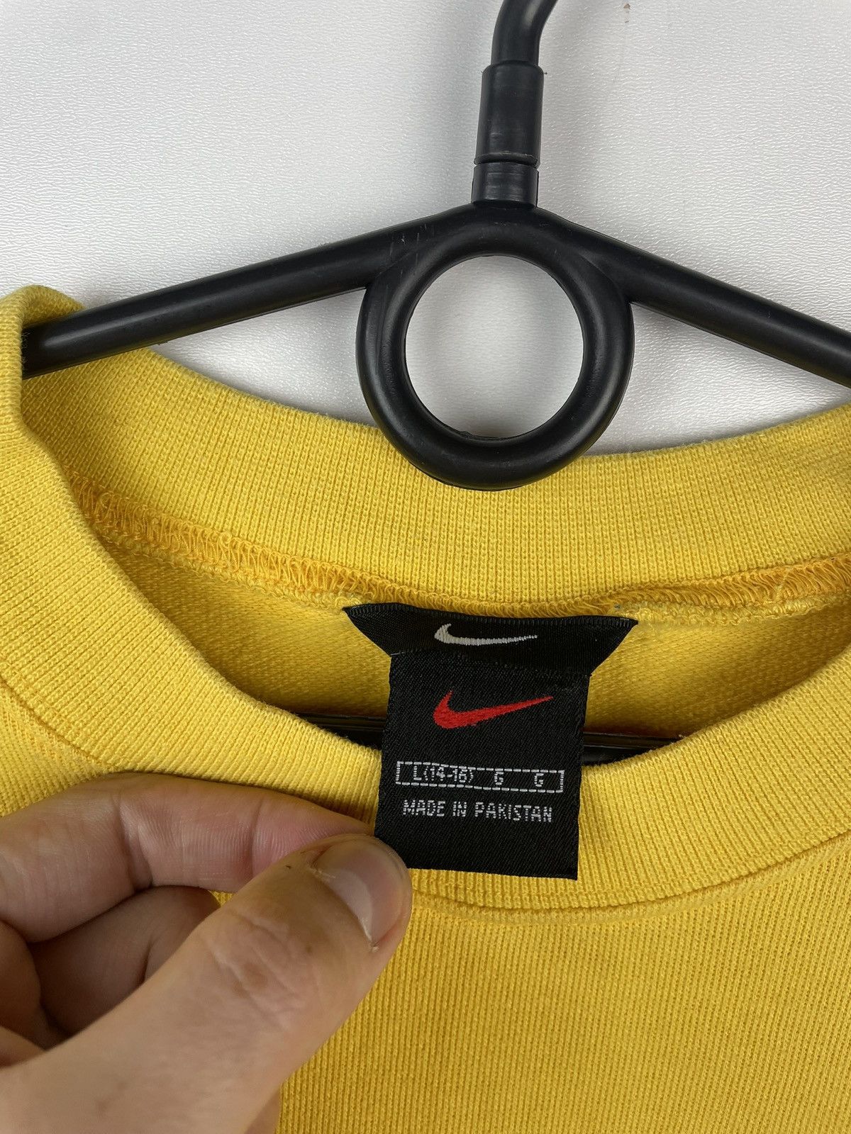 Nike Rare Nike Vintage Sweatshirt Big Logo Yellow Size XS-S Size US XS / EU 42 / 0 - 2 Thumbnail