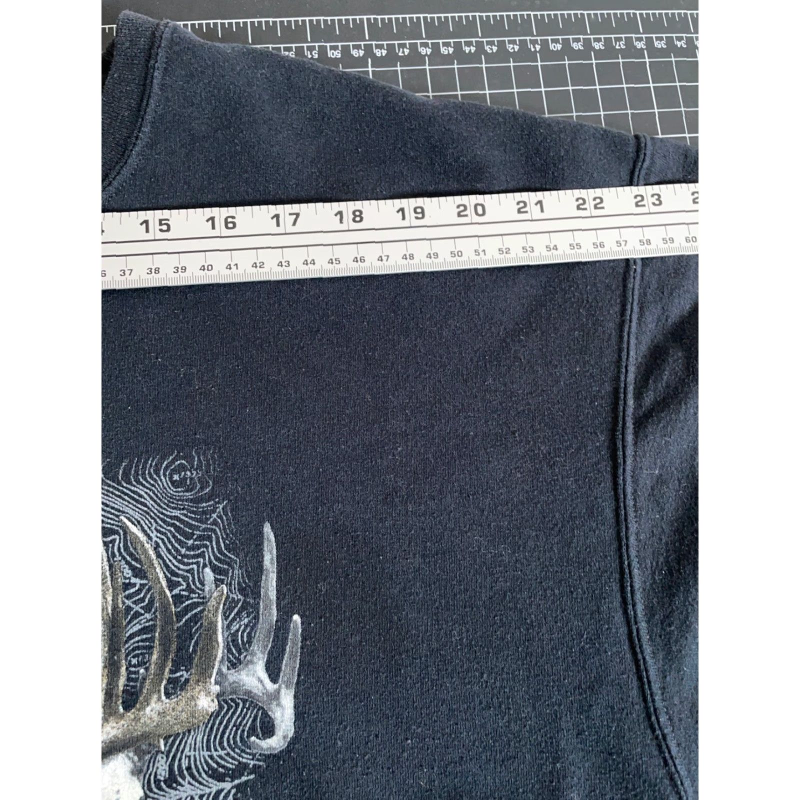 Jerzees JERZEES Sweatshirt Big Game Deer Hunting Graphic Print Adult XL Black Crewneck 50/50 Mens pullover fleece cotton-polyester Size US XL / EU 56 / 4 - 7 Thumbnail