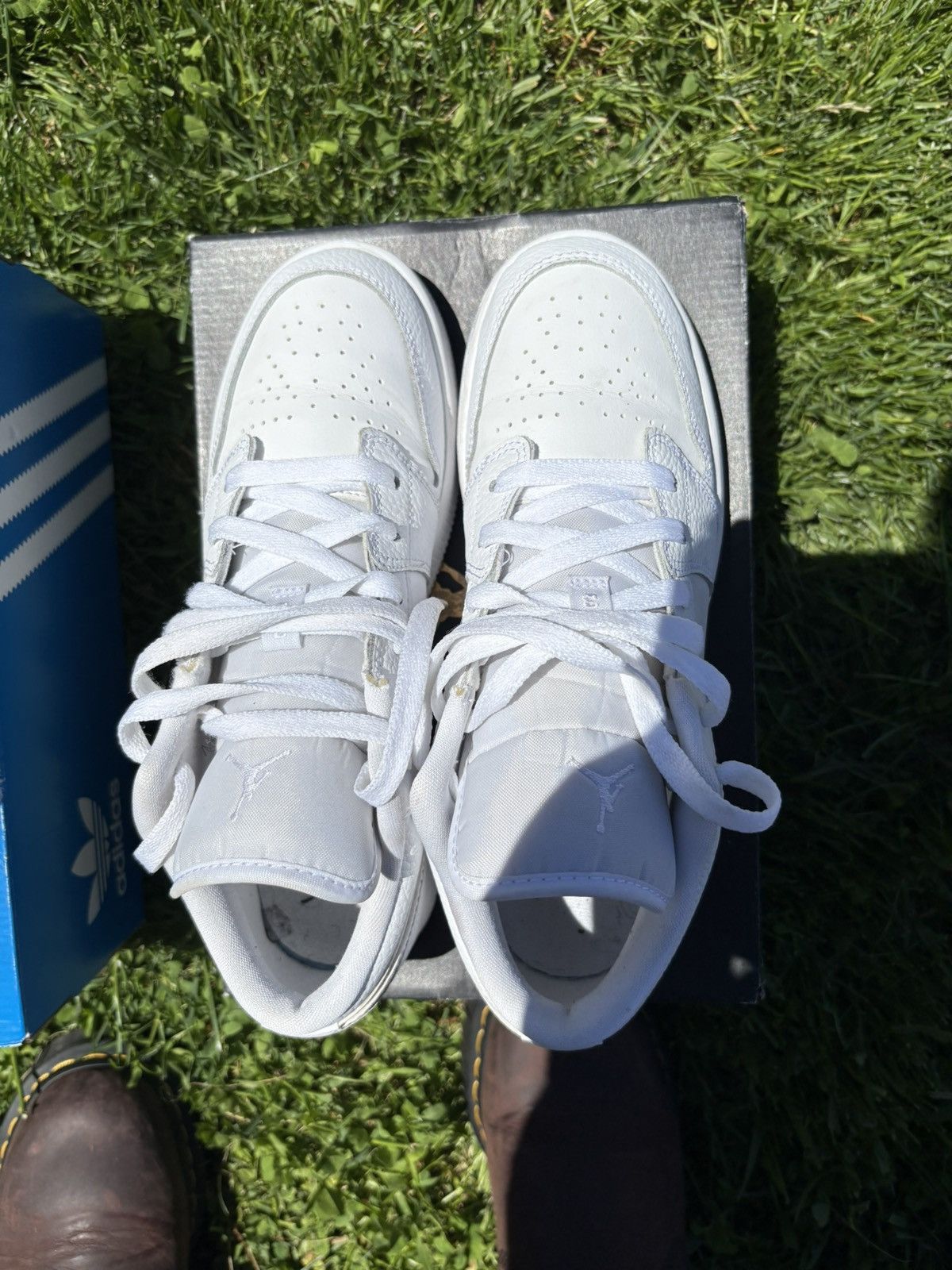 Jordan Brand Air Jordan 1 Low White Size US 7 / EU 40 - 2 Thumbnail