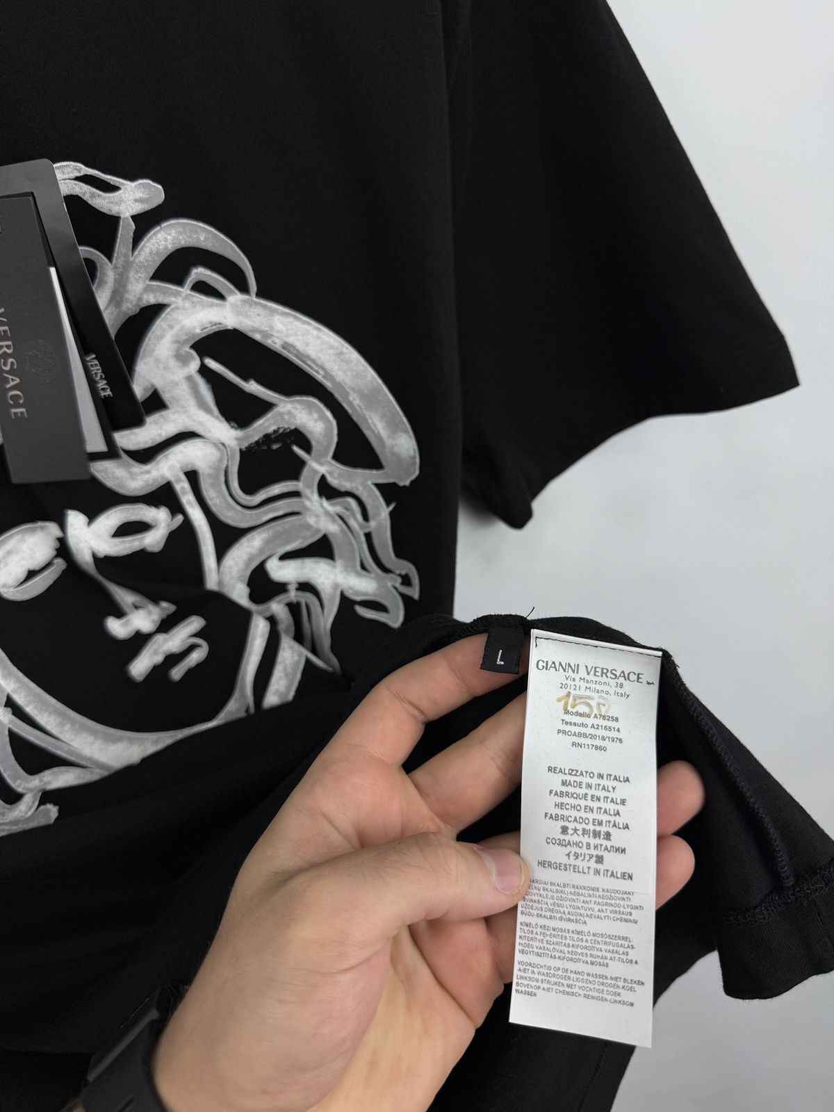 Versace ❗️NEW 🇮🇹 Versace Medusa Art T-Shirt Made in Italy Rare Y2K Size US L / EU 52-54 / 3 - 9 Thumbnail