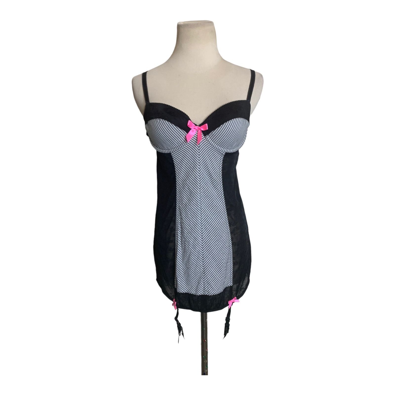 Victoria's Secret Victoria’s Secret black white color block slip size Medium Size ONE SIZE - 7 Thumbnail