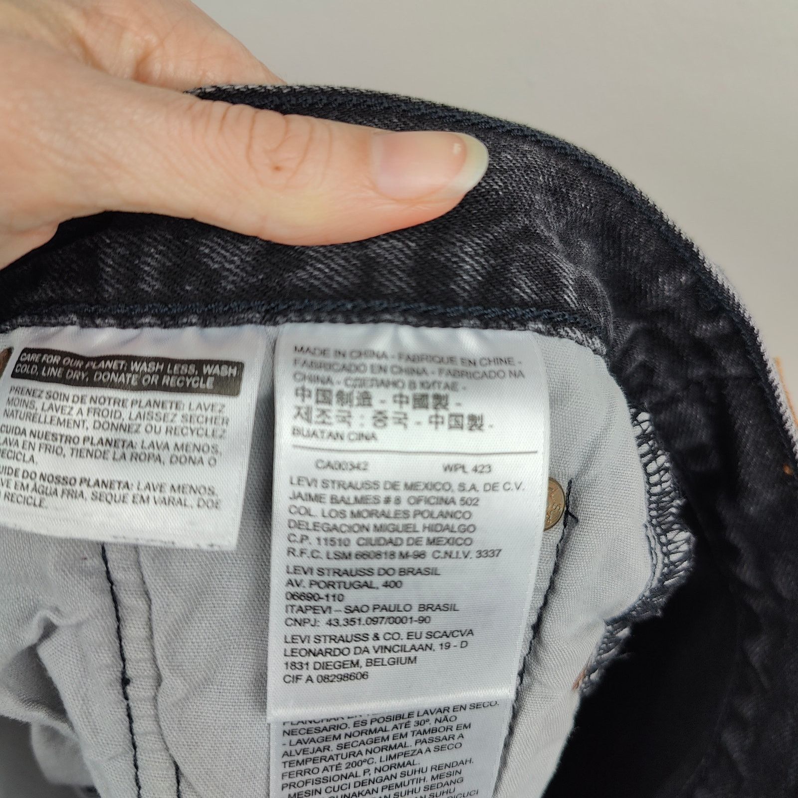 Levi's Levi's 501 Denim Shorts Womens 27 Trashed Black Button Fly Size 27" / US 4 / IT 40 - 7 Thumbnail