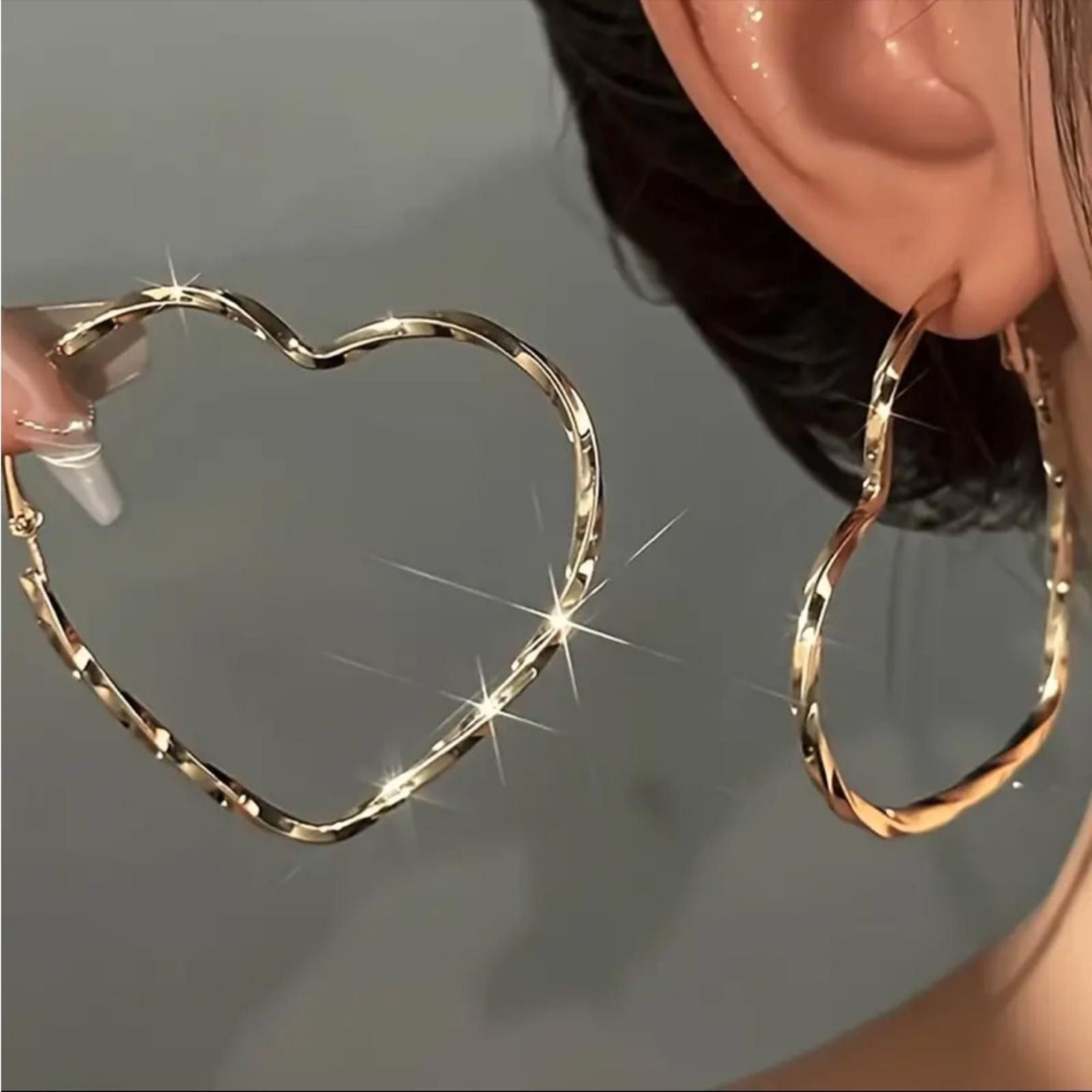 Designer Heart Shape Twisted Hoop Earrings NWT Size ONE SIZE - 1 Thumbnail