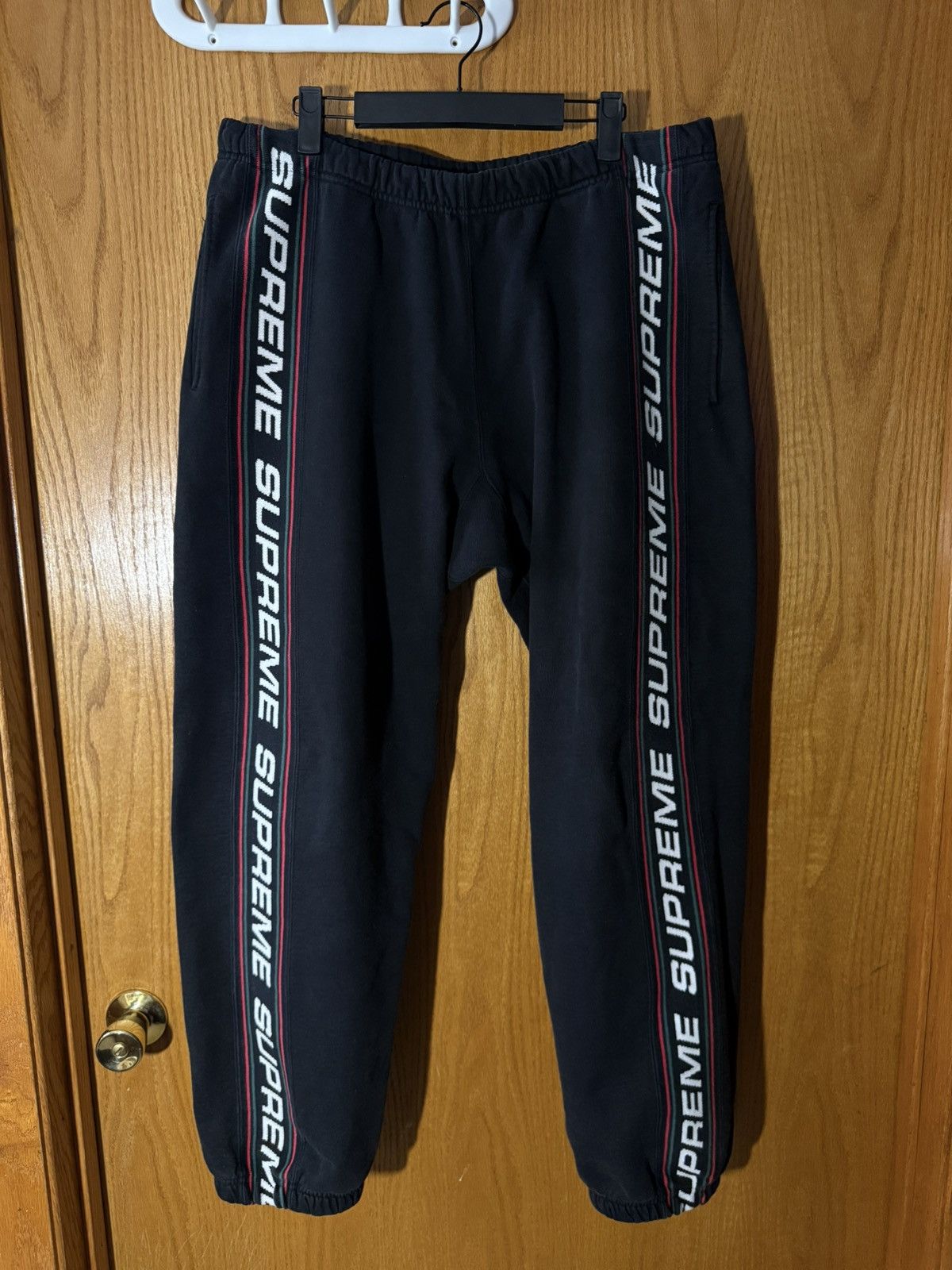 Supreme Supreme black sweatpants green/ red striped spellout size L Size US 34 / EU 50 - 1 Thumbnail