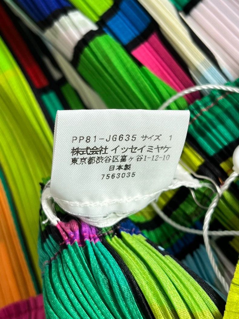 Issey Miyake Issey Miyake size:1 Red, green and blue color-blocked plea Size 22" - 4 Thumbnail