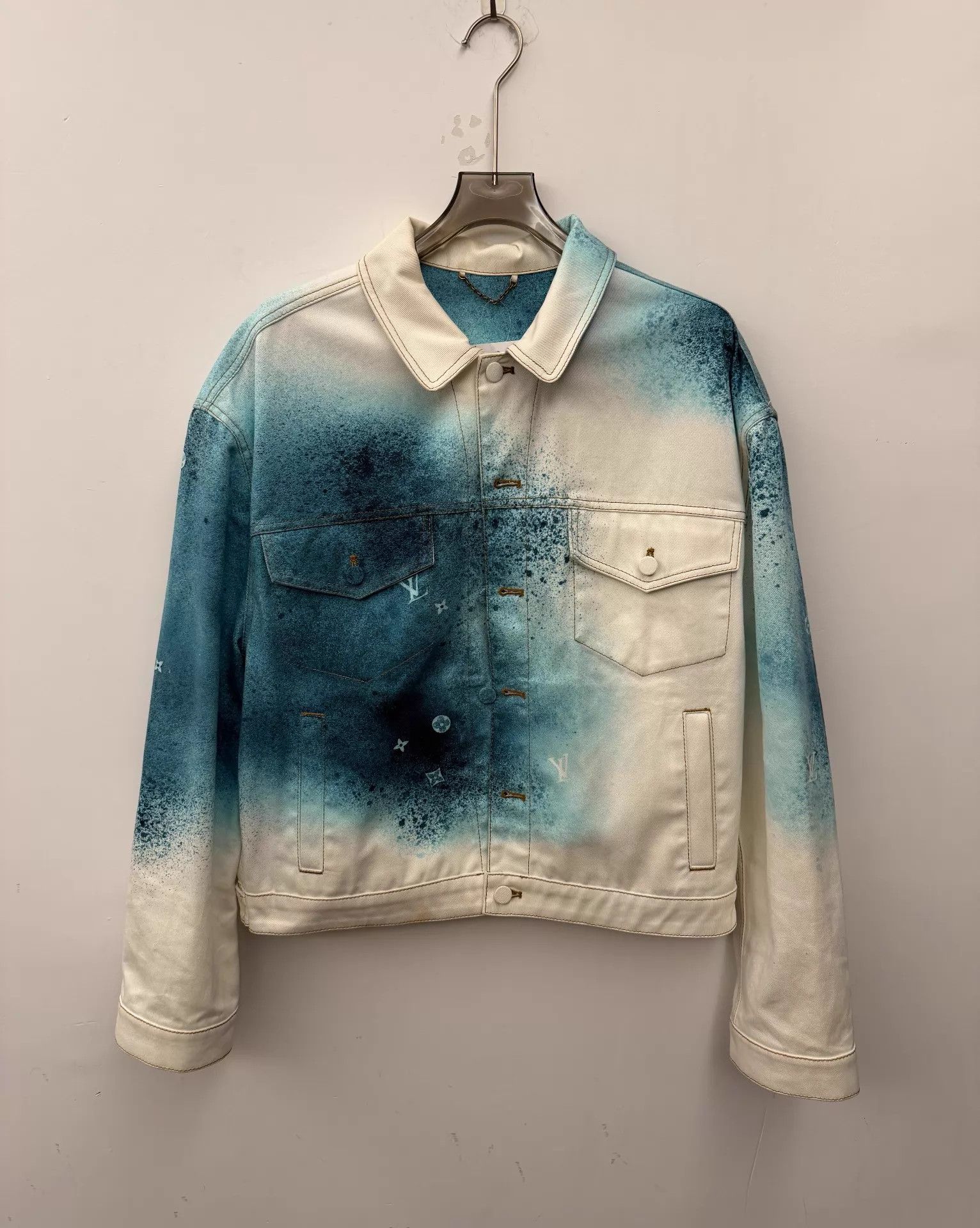 Louis Vuitton LOUIS VUITTON Spray-Painted Denim Jacket Mens White 52 Size US L / EU 52-54 / 3 - 1 Thumbnail