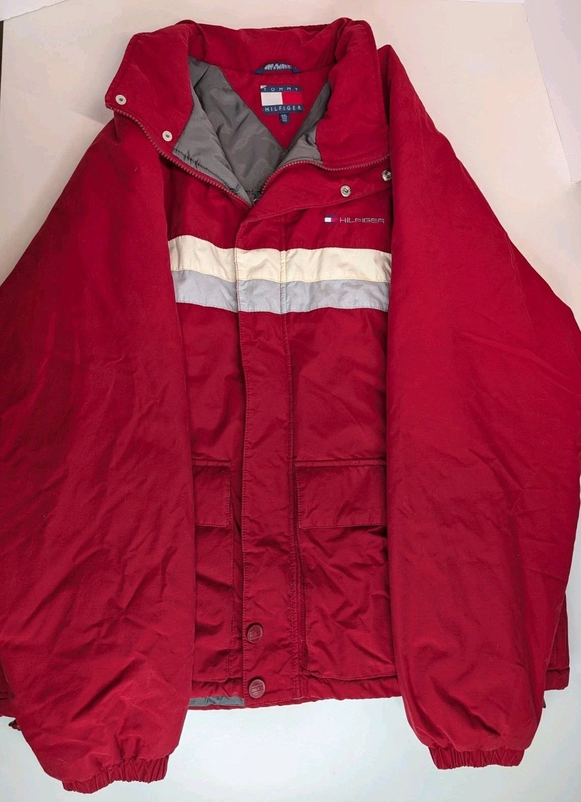 Tommy Hilfiger Vintage 90s Tommy Hilfiger Red Puffer Jacket XXL Flag Logo Size US XXL / EU 58 / 5 - 1 Thumbnail