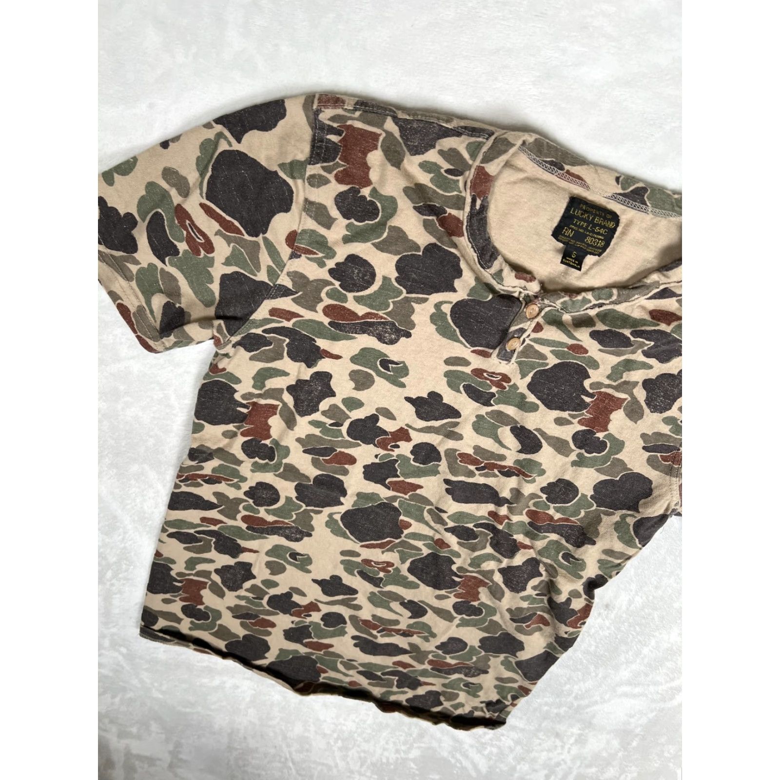 Lucky Brand Lucky Brand Henley T-Shirt Mens Small Beige Camouflage Short Sleeve Casual Size US S / EU 44-46 / 1 - 3 Thumbnail