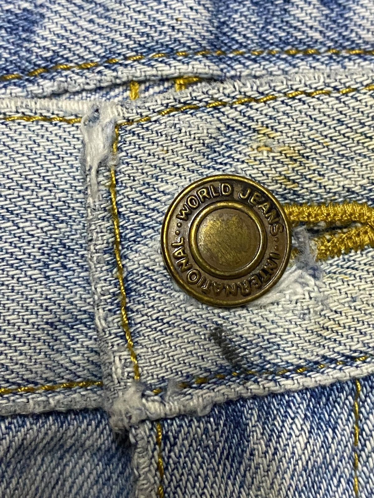 Japanese Brand Vintage Japanese Brand Light Wash Distressed Loose Jeans Size US 34 / EU 50 - 10 Thumbnail