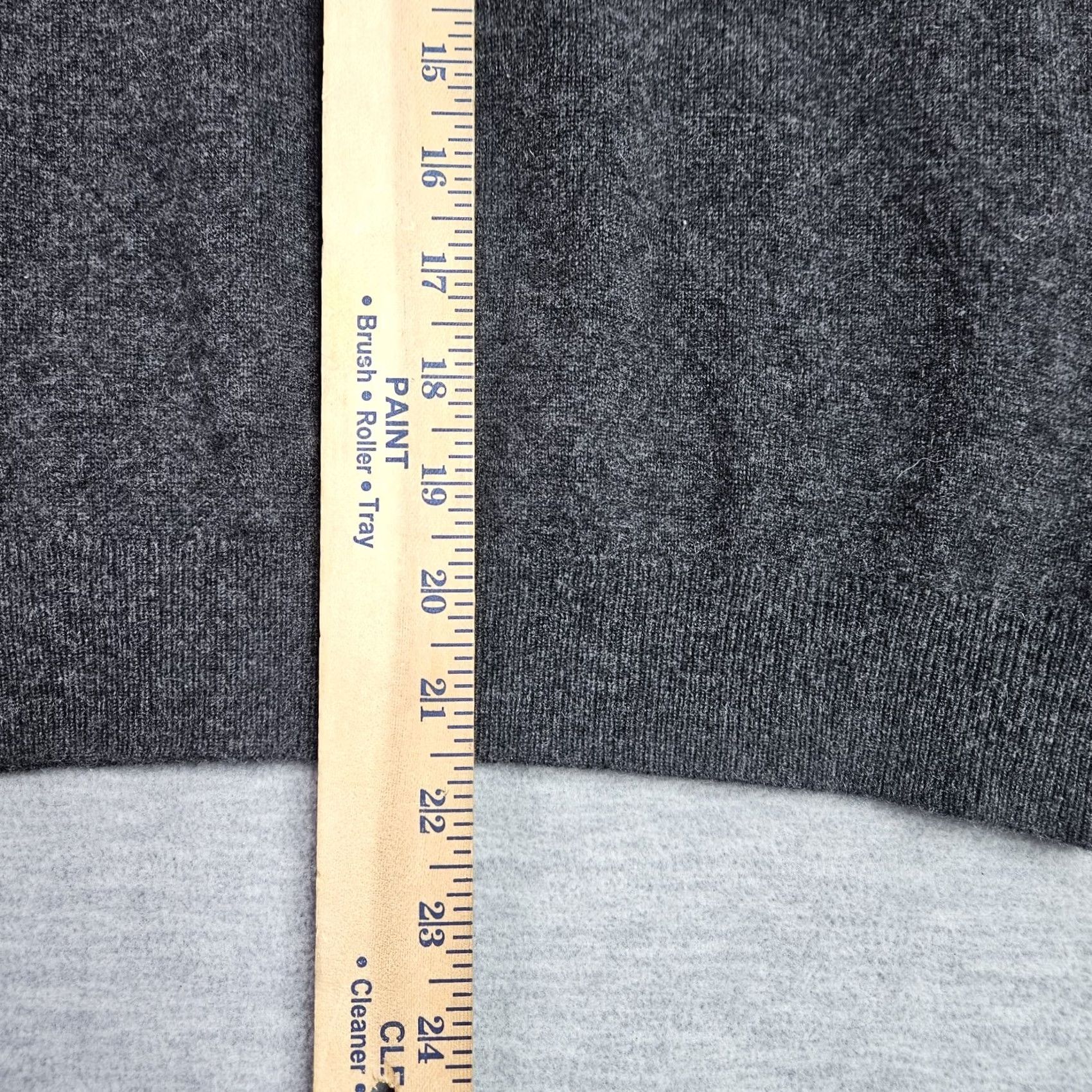 Vintage Country Shop Sweatshirt? No, Cardigan. women's Casual Crew Neck Short Sleeve Gray Cashmere Knit L measurements Size L / US 10 / IT 46 - 4 Thumbnail