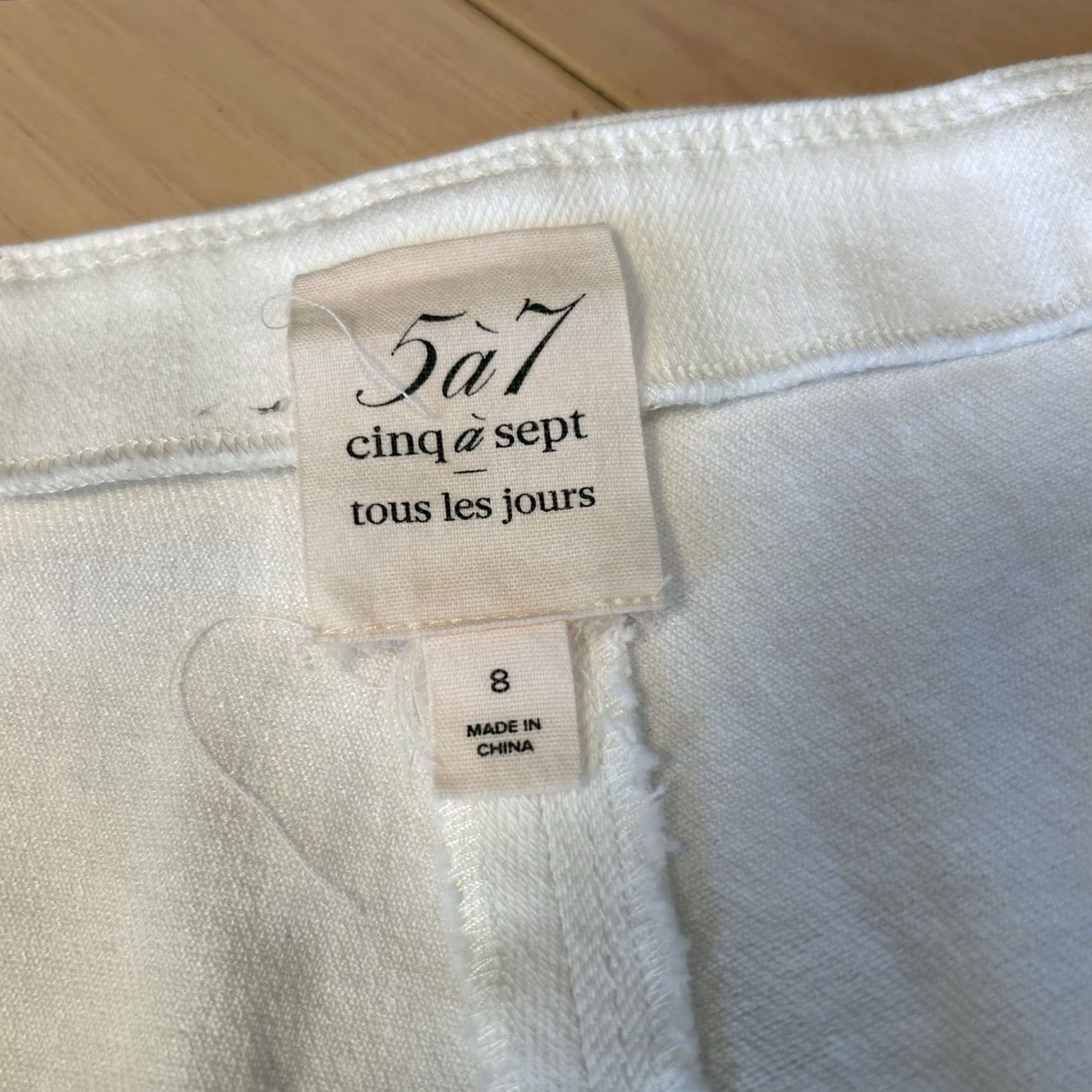 Cinq a Sept Cinq A Sept Jeans White Women’s 8 Jeans White Straight Mid 24.5 Inseam Zip Pockets Logo Size 30" / US 8 / IT 44 - 5 Thumbnail