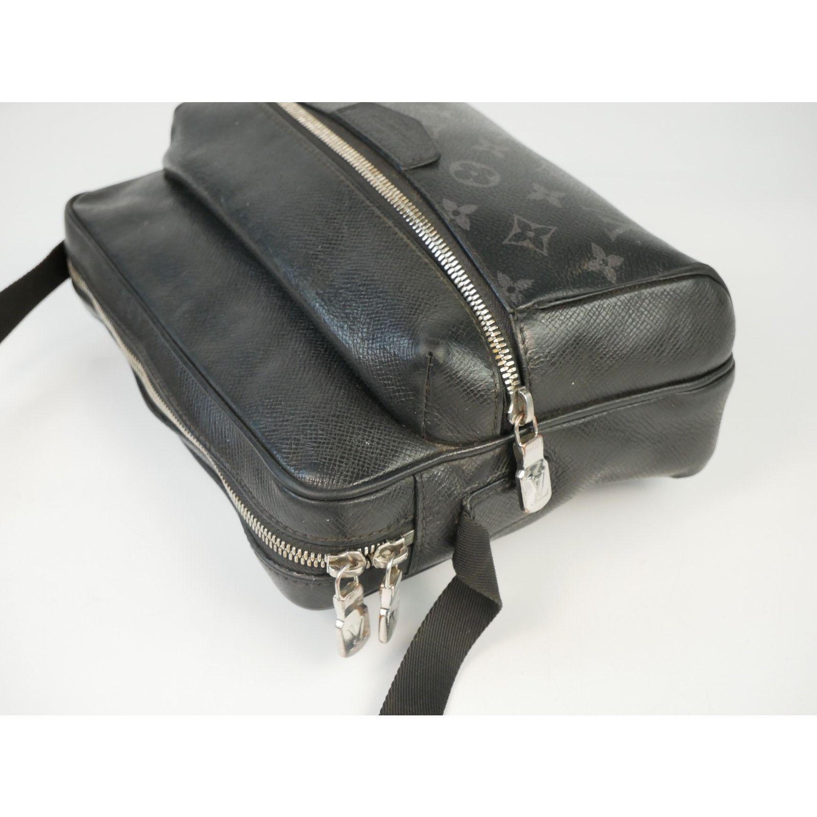 Louis Vuitton Outdoor Monogram Eclipse Messenger Bag Size ONE SIZE - 9 Thumbnail