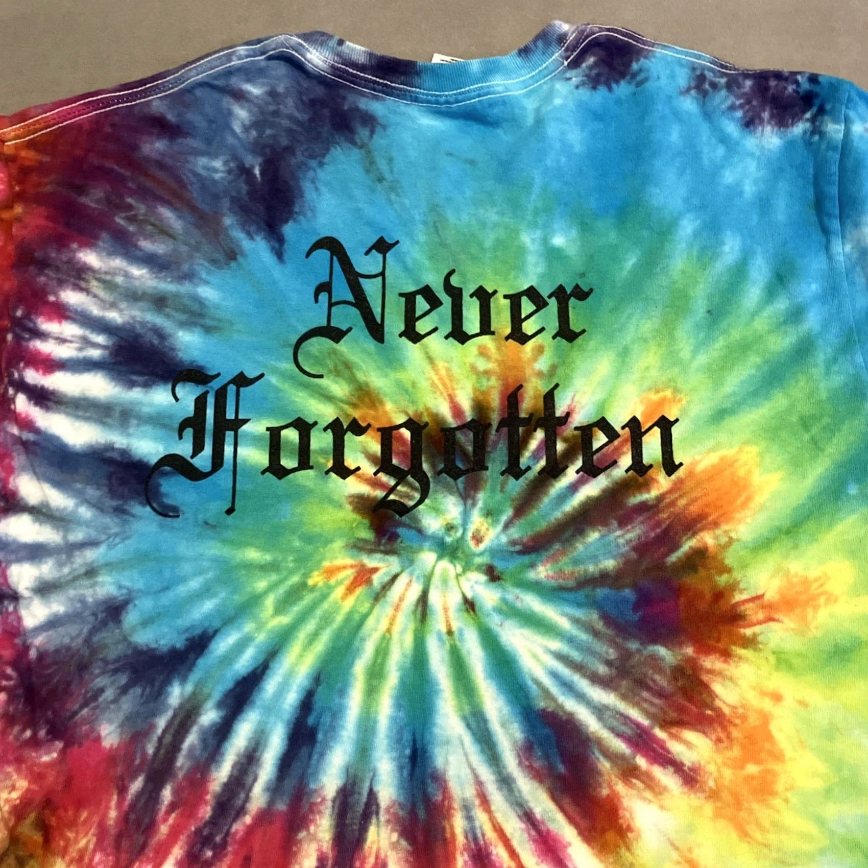 Gildan VINTAGE JERRY GARCIA Tie Dye T Shirt Hand Print Never Forgotten AWESOME M Mens Size US M / EU 48-50 / 2 - 5 Thumbnail